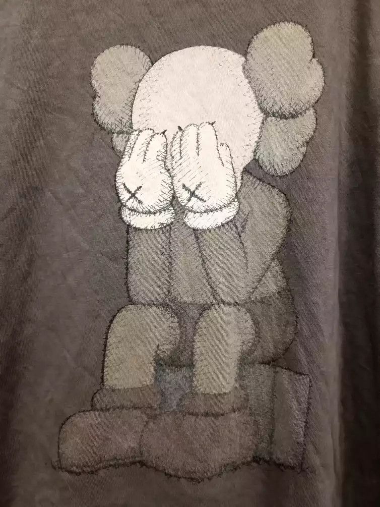Kaws × Uniqlo t shirt kaws x uniqlo Size US L / EU 52-54 / 3 - 2 Thumbnail