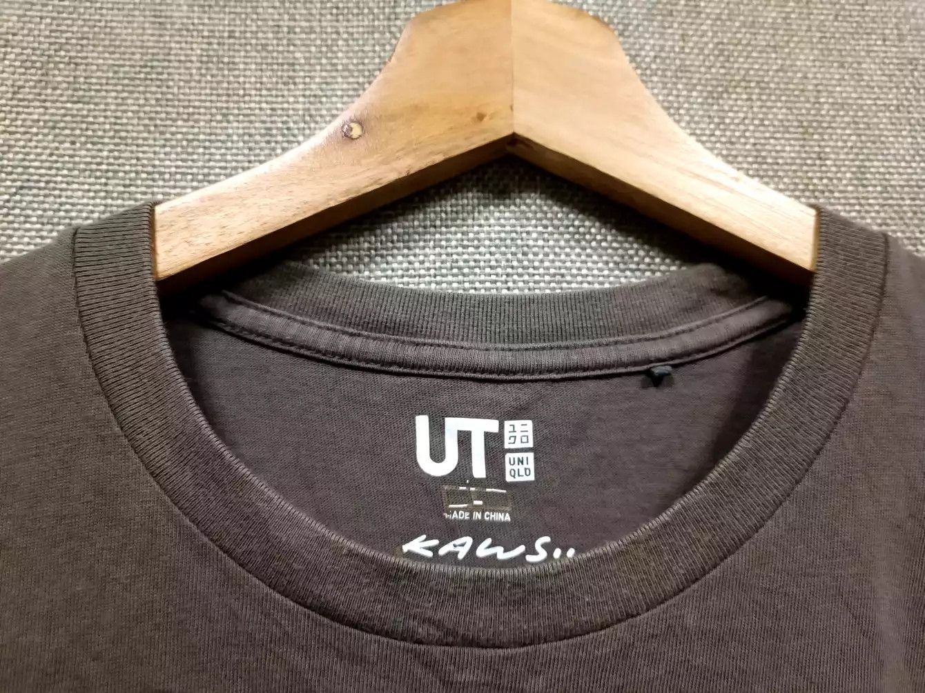 Kaws × Uniqlo t shirt kaws x uniqlo Size US L / EU 52-54 / 3 - 4 Thumbnail