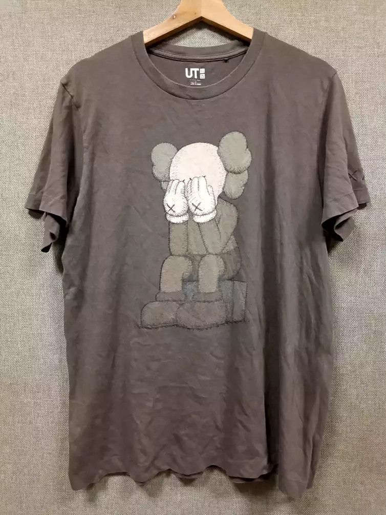 Kaws × Uniqlo t shirt kaws x uniqlo Size US L / EU 52-54 / 3 - 1 Thumbnail