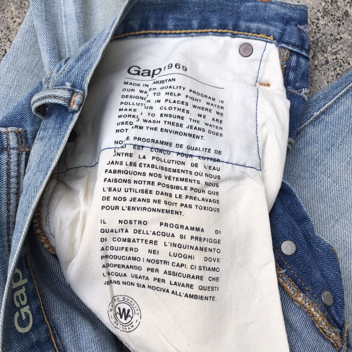 Japanese Brand Vintage Gap Denim Paint Splattered Faded Light Wash Jeans Size US 32 / EU 48 - 10 Thumbnail