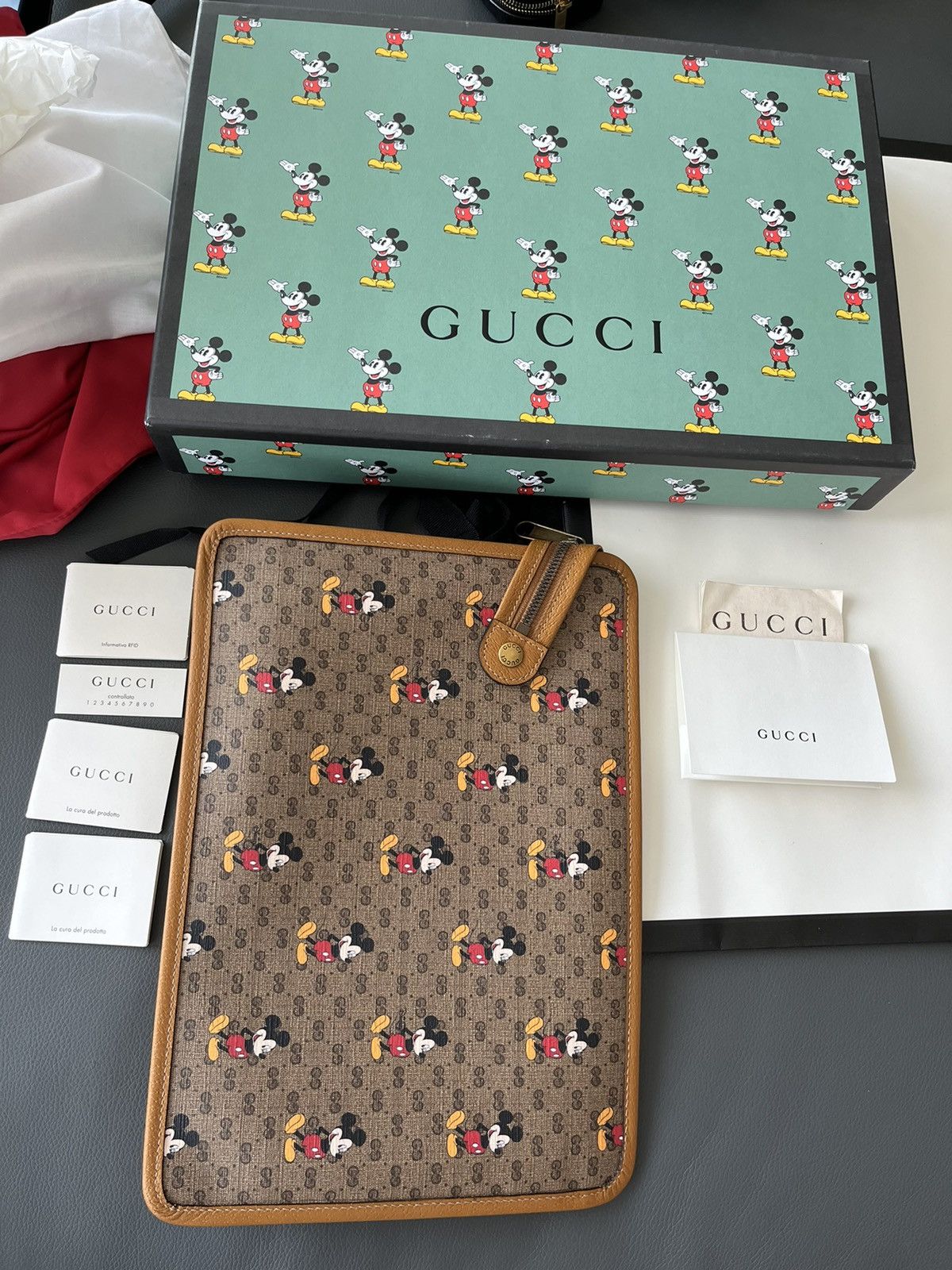 Disney × Gucci Super Runway Gucci x Disney Limited Edition Leather Pouch Size ONE SIZE - 19 Thumbnail