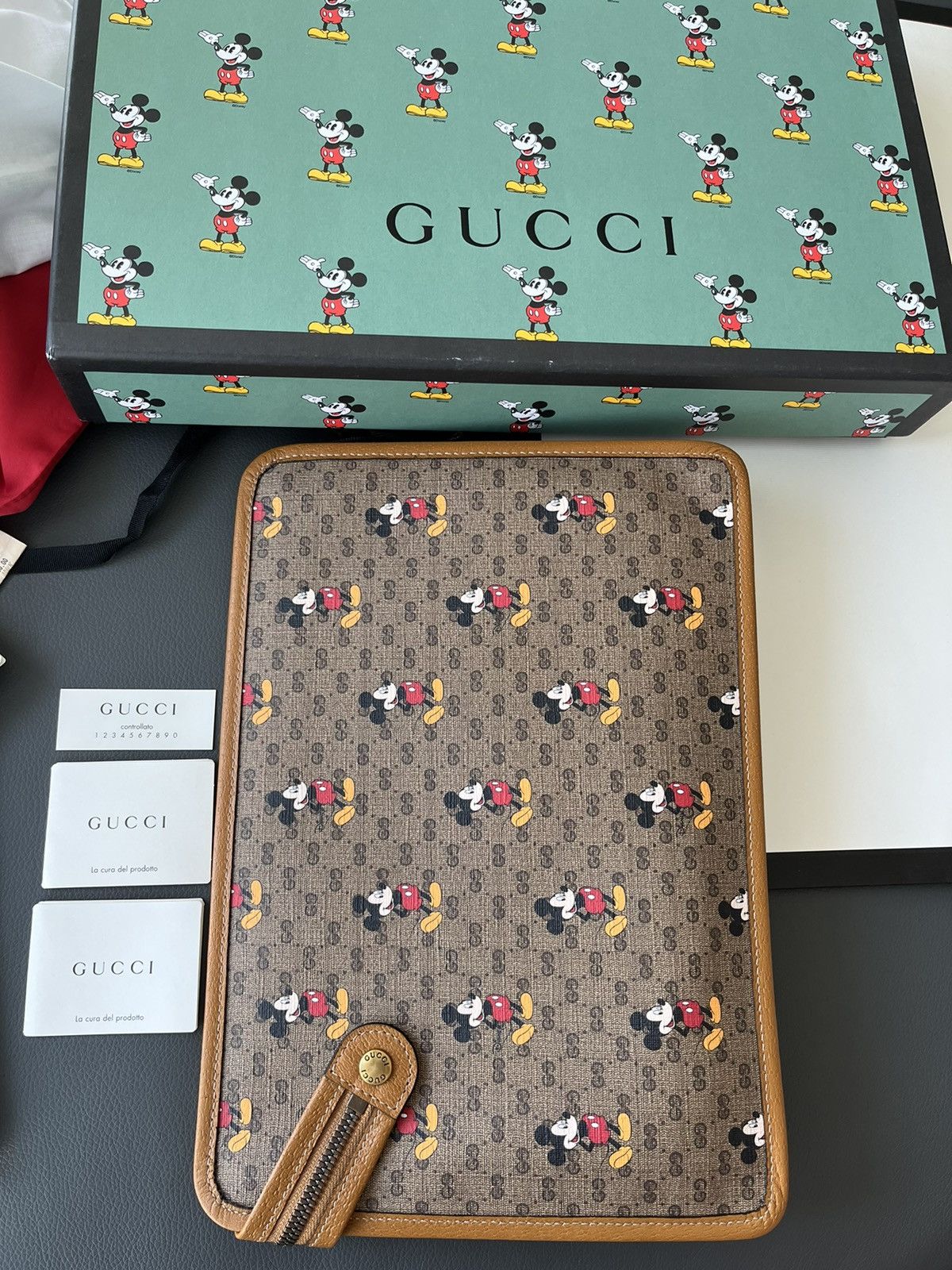 Disney × Gucci Super Runway Gucci x Disney Limited Edition Leather Pouch Size ONE SIZE - 4 Thumbnail