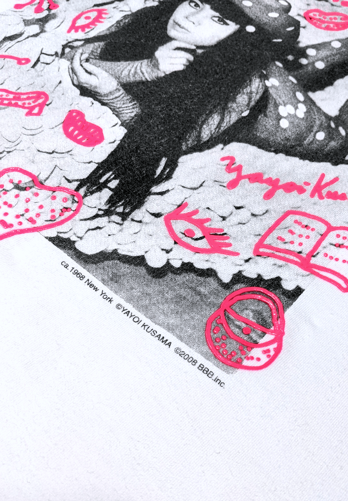 Japanese Brand × Vintage × Yayoi Kusama Vintage Yayoi Kusama Pulp Fiction Style Artwork T shirt Size US M / EU 48-50 / 2 - 6 Thumbnail