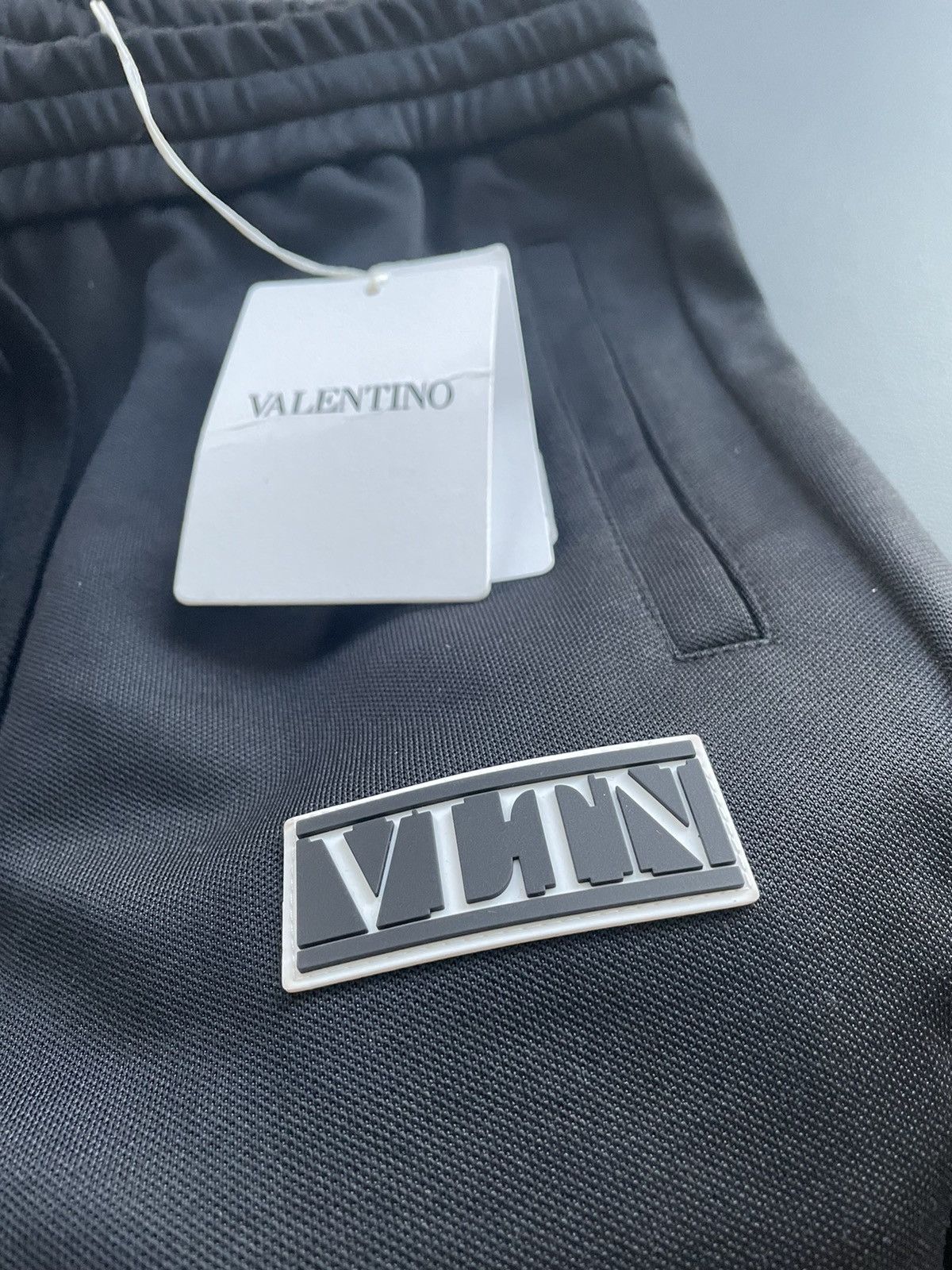 Giovanni Valentino × Valentino $1,100 Value Brand NEW Iconic Classic VLTN Logo Sweatpants Size US 32 / EU 48 - 3 Thumbnail