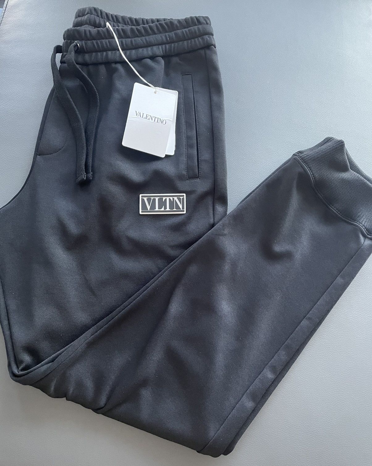 Giovanni Valentino × Valentino $1,100 Value Brand NEW Iconic Classic VLTN Logo Sweatpants Size US 32 / EU 48 - 15 Thumbnail
