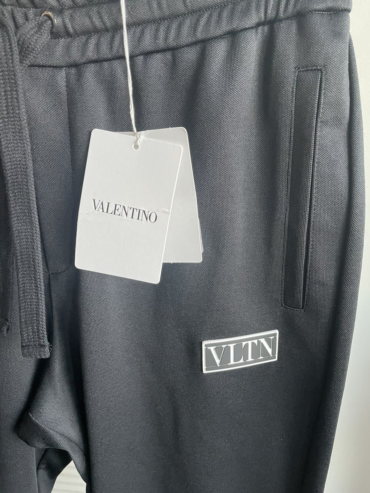 Giovanni Valentino × Valentino $1,100 Value Brand NEW Iconic Classic VLTN Logo Sweatpants Size US 32 / EU 48 - 17 Thumbnail