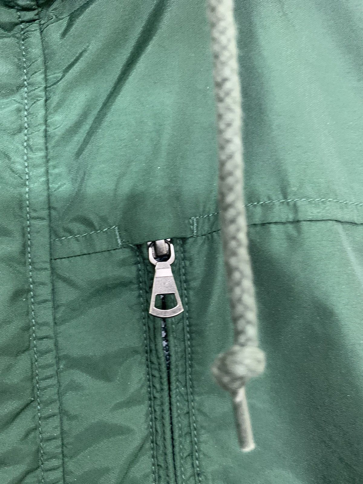 Uniqlo 02 Steals 🔥🔥 Uniqlo Jacket Outdoor/ Travel/ Hiking Size US L / EU 52-54 / 3 - 4 Thumbnail