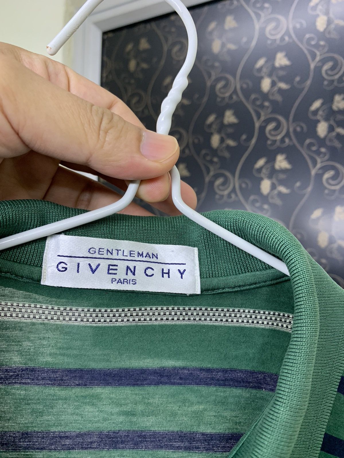 Givenchy Steals 🔥 Vintage Givenchey Polo Made in Italy Size US M / EU 48-50 / 2 - 3 Thumbnail
