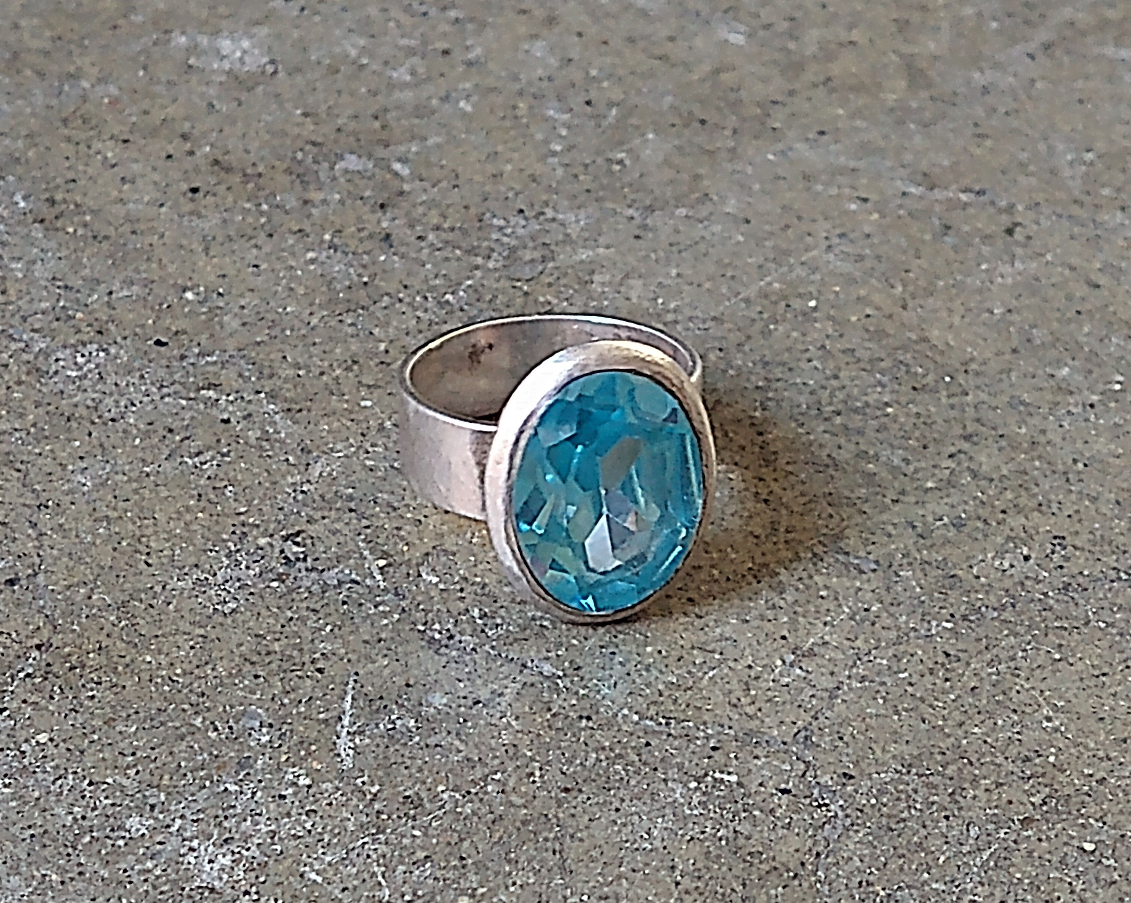 Jewelry Vintage Sterling Silver Ring Size 7.5 Blue Topaz Oval Size ONE SIZE - 1 Thumbnail