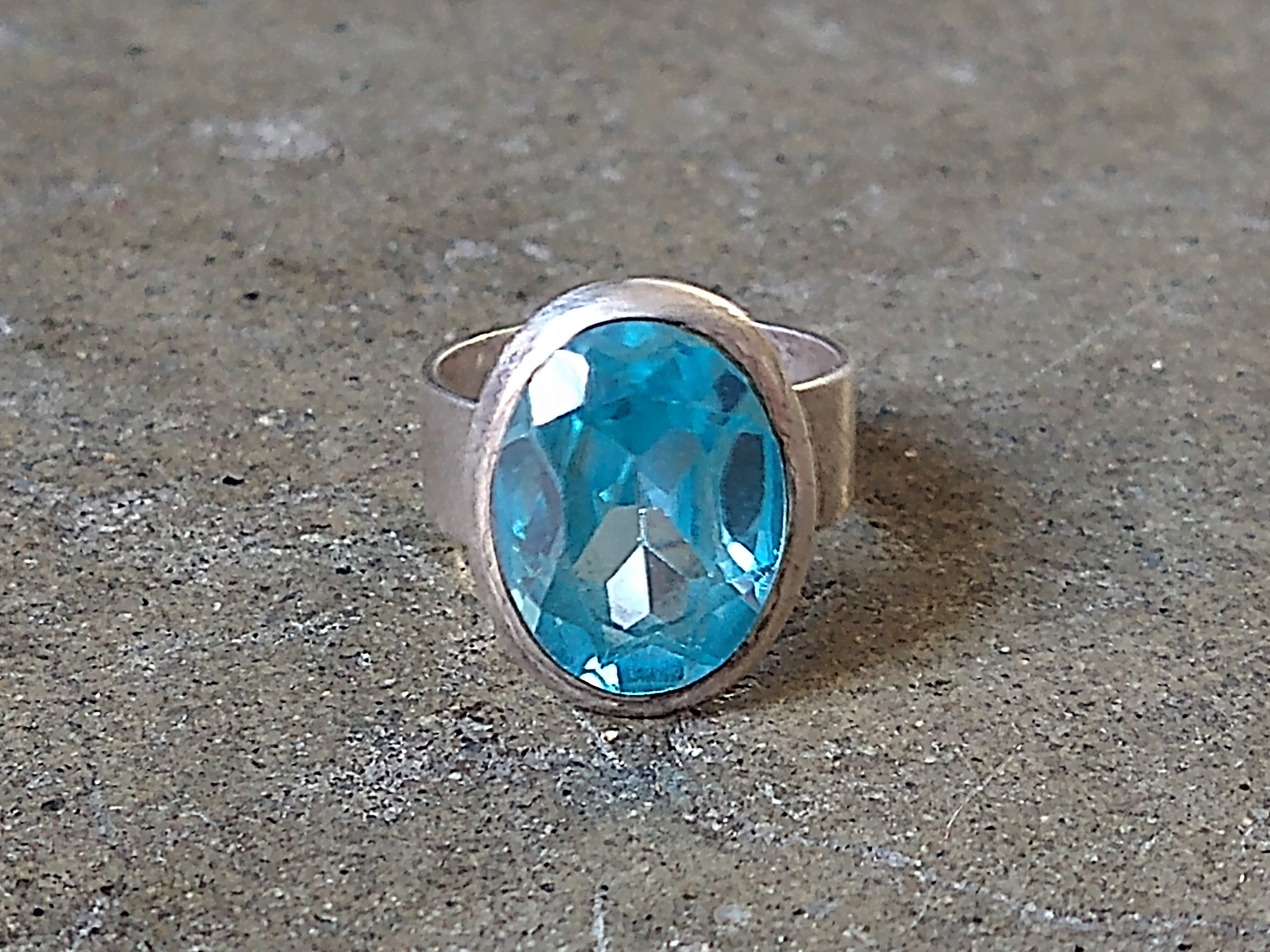 Jewelry Vintage Sterling Silver Ring Size 7.5 Blue Topaz Oval Size ONE SIZE - 3 Thumbnail