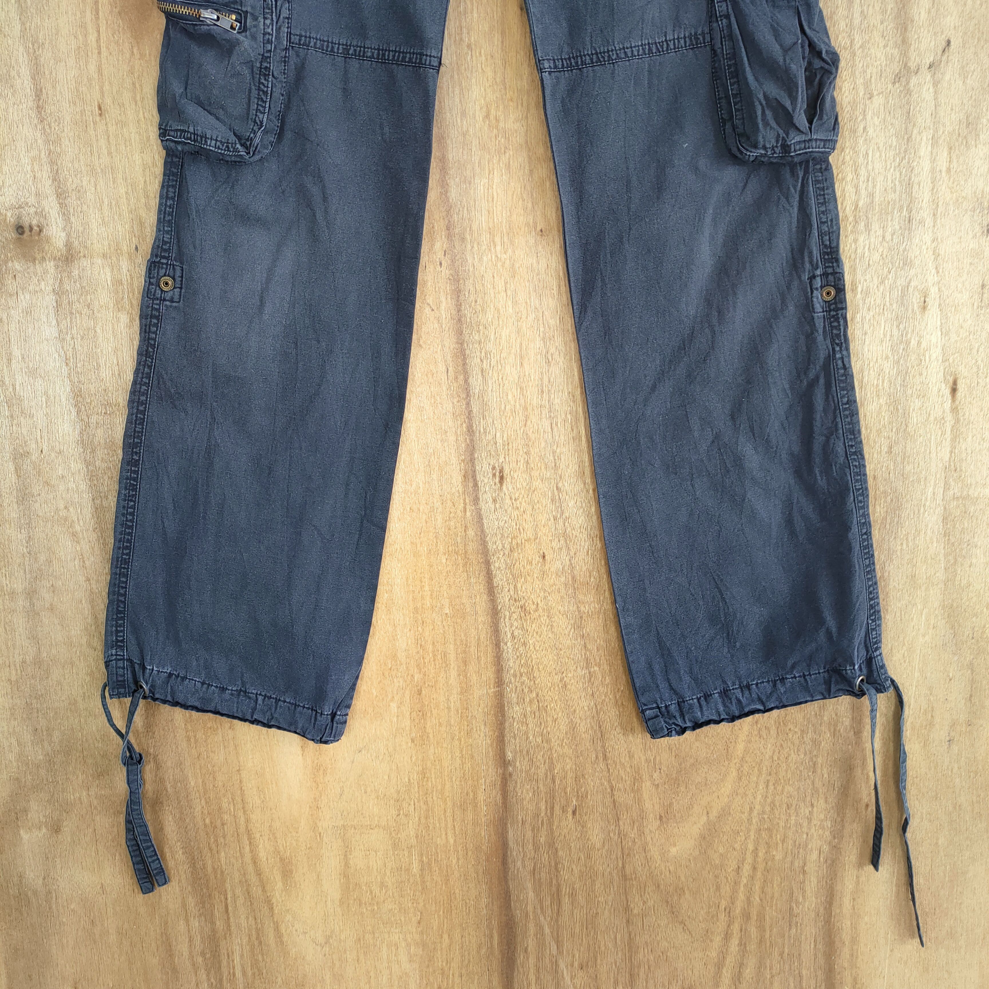 Japanese Brand VINTAGE BlACK JAPAN FLARE CARGO PANTS Size US 26 / EU 42 - 4 Thumbnail