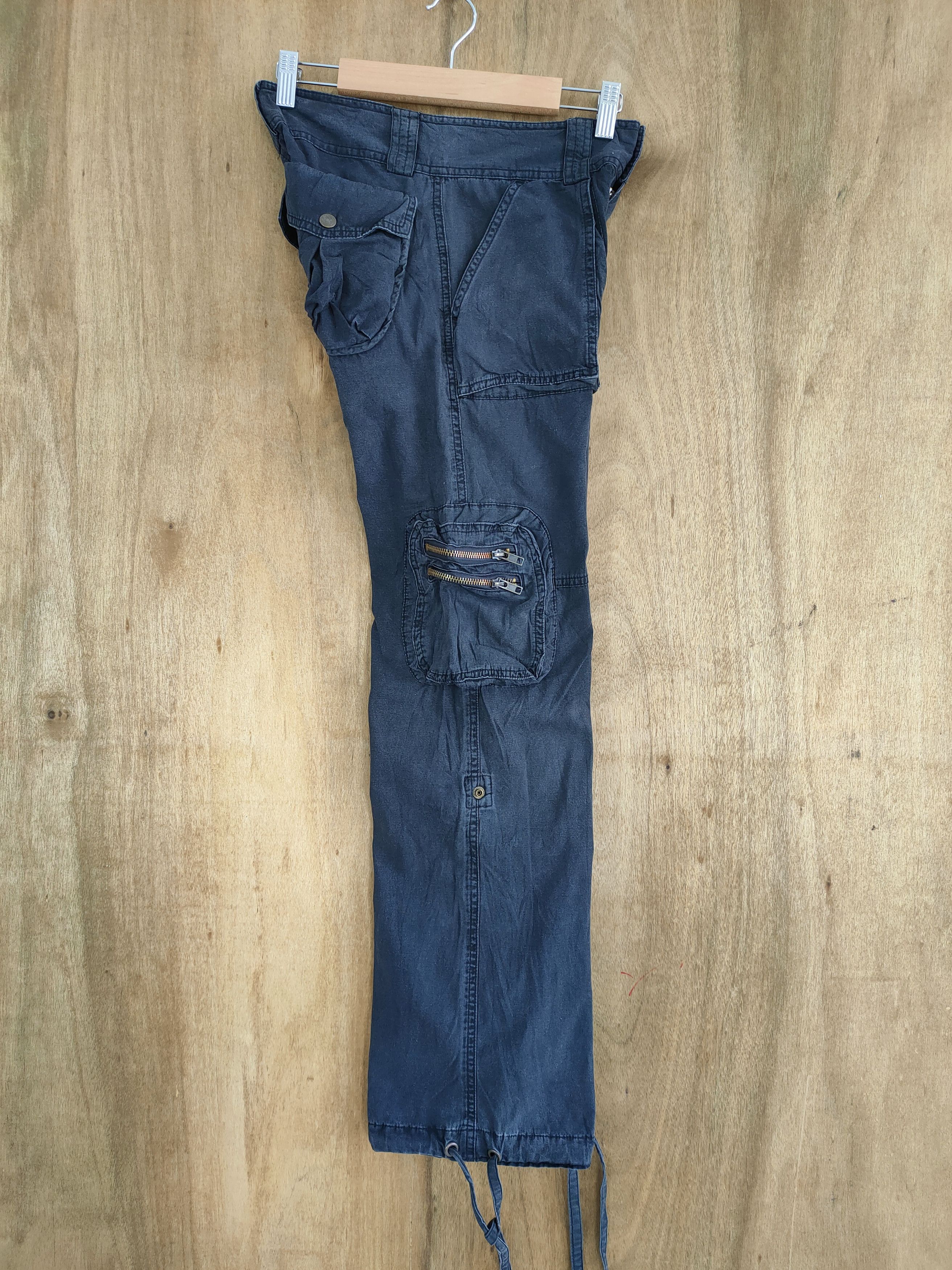 Japanese Brand VINTAGE BlACK JAPAN FLARE CARGO PANTS Size US 26 / EU 42 - 2 Thumbnail