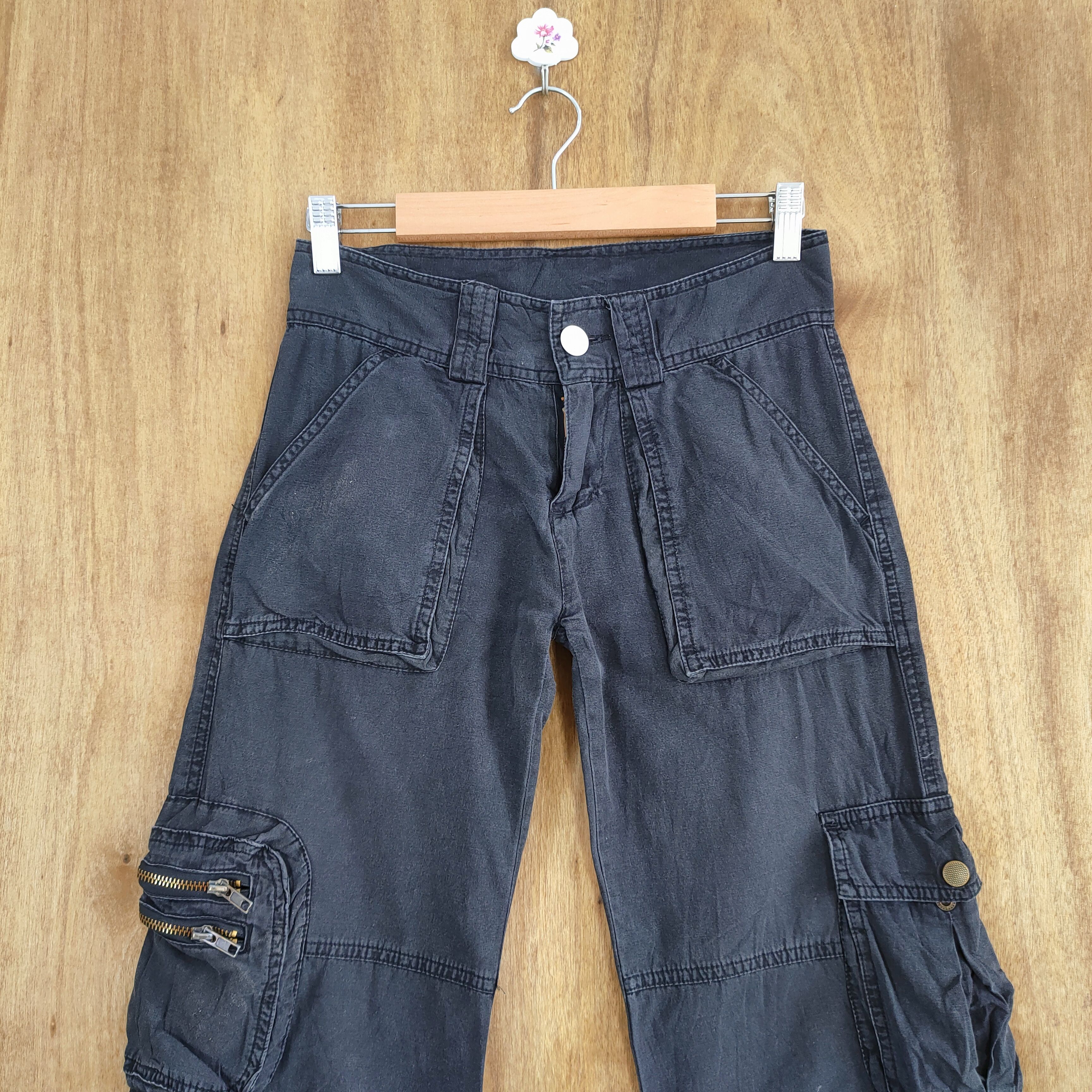 Japanese Brand VINTAGE BlACK JAPAN FLARE CARGO PANTS Size US 26 / EU 42 - 3 Thumbnail