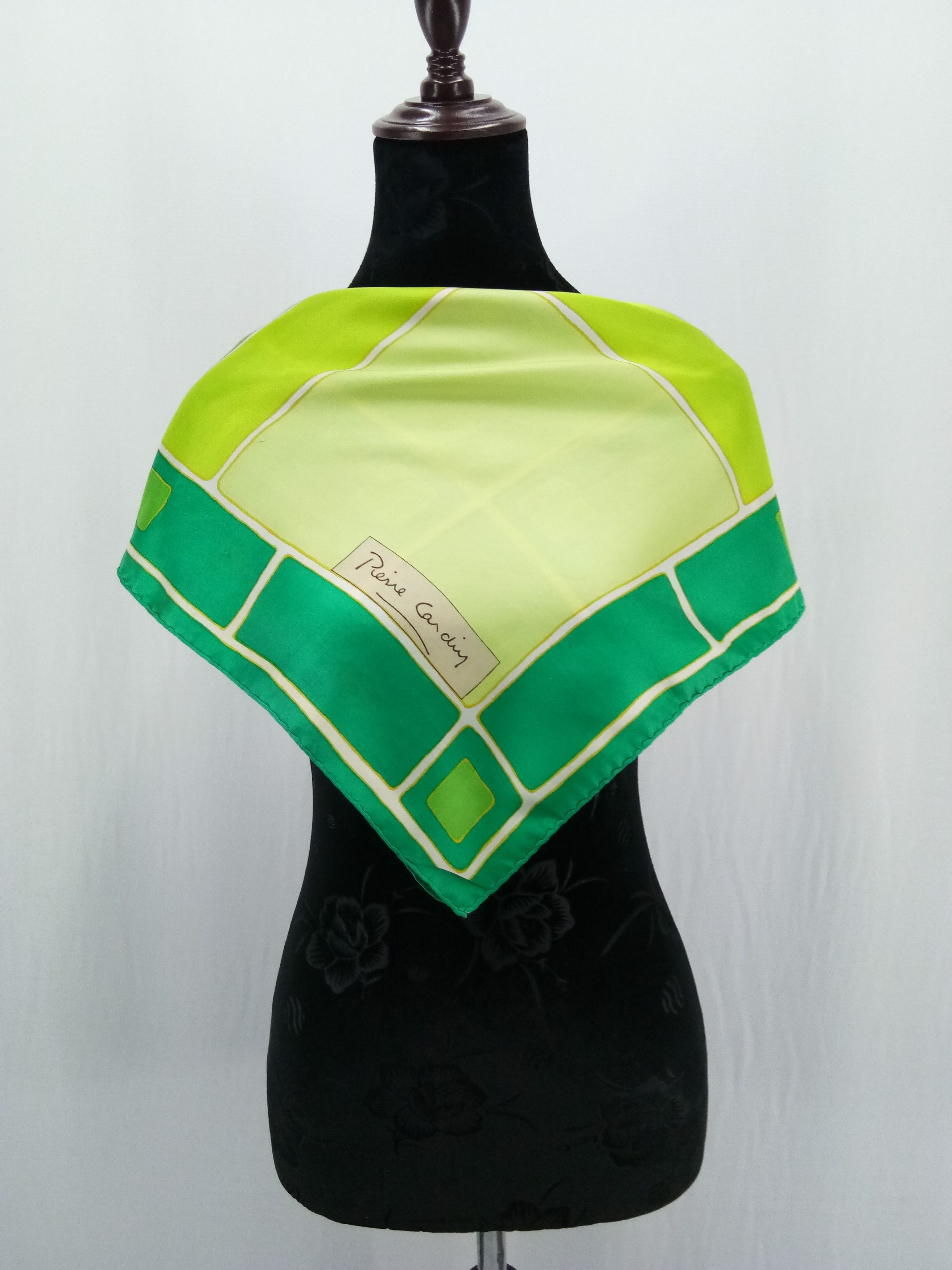 Foulard - PIERRE CARDIN PARIS - - Label Emmaüs