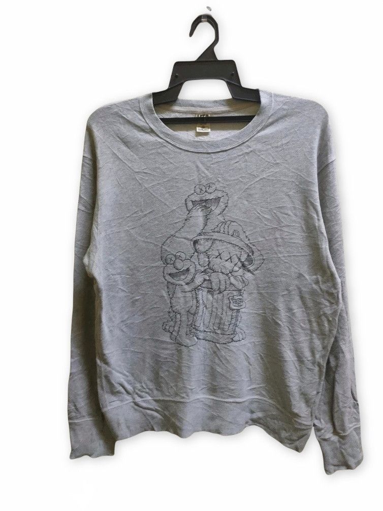 Uniqlo X Kaws Sweatshirt #21041405