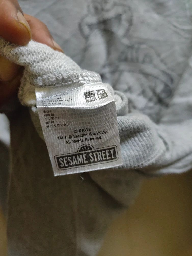 Kaws × Uniqlo Uniqlo X Kaws Sweatshirt #21041405 Size US M / EU 48-50 / 2 - 6 Thumbnail