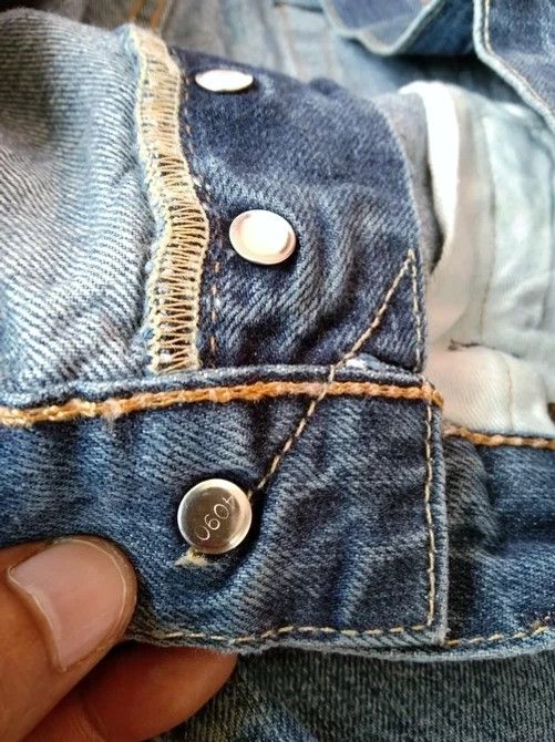 Levi's Vintage Levi's 501 Faded Blue Distressed Jeans 33x34 Size US 33 - 8 Thumbnail