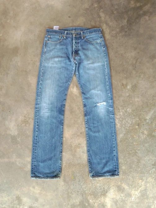 Levi's Vintage Levi's 501 Faded Blue Distressed Jeans 33x34 Size US 33 - 1 Thumbnail