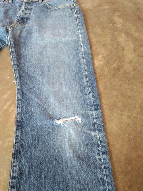 Levi's Vintage Levi's 501 Faded Blue Distressed Jeans 33x34 Size US 33 - 7 Thumbnail