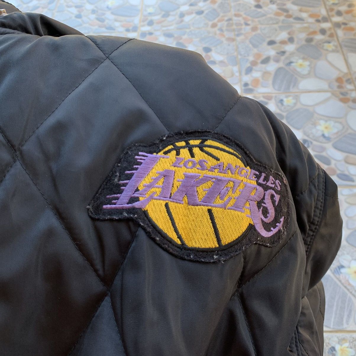 NBA Vintage 1990s Lakers Basketball Quilted Jacket Size US XL / EU 56 / 4 - 9 Thumbnail