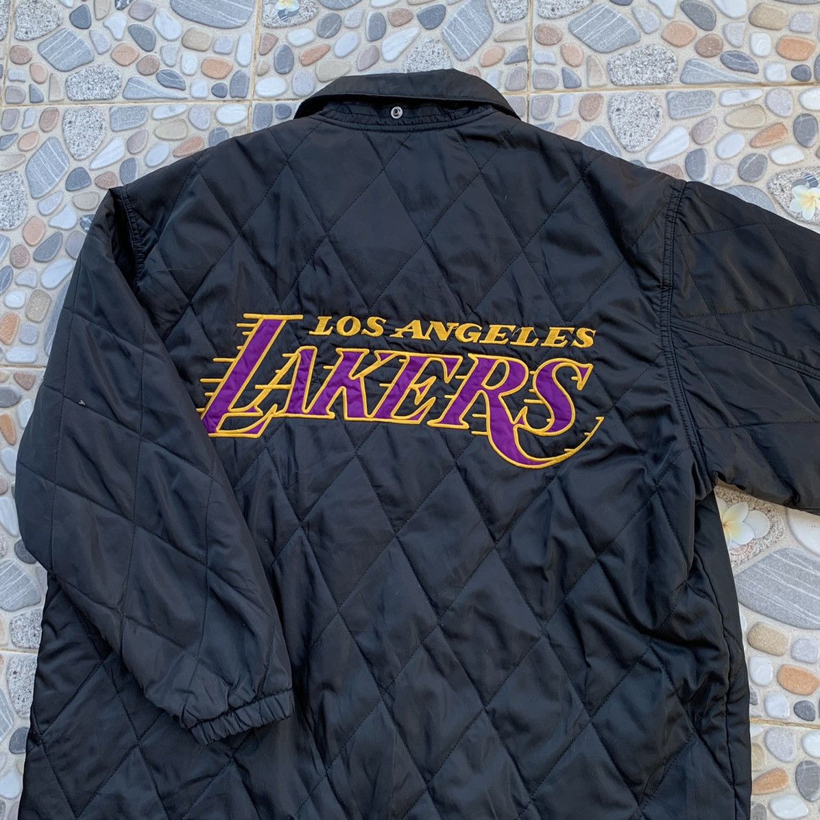 NBA Vintage 1990s Lakers Basketball Quilted Jacket Size US XL / EU 56 / 4 - 6 Thumbnail