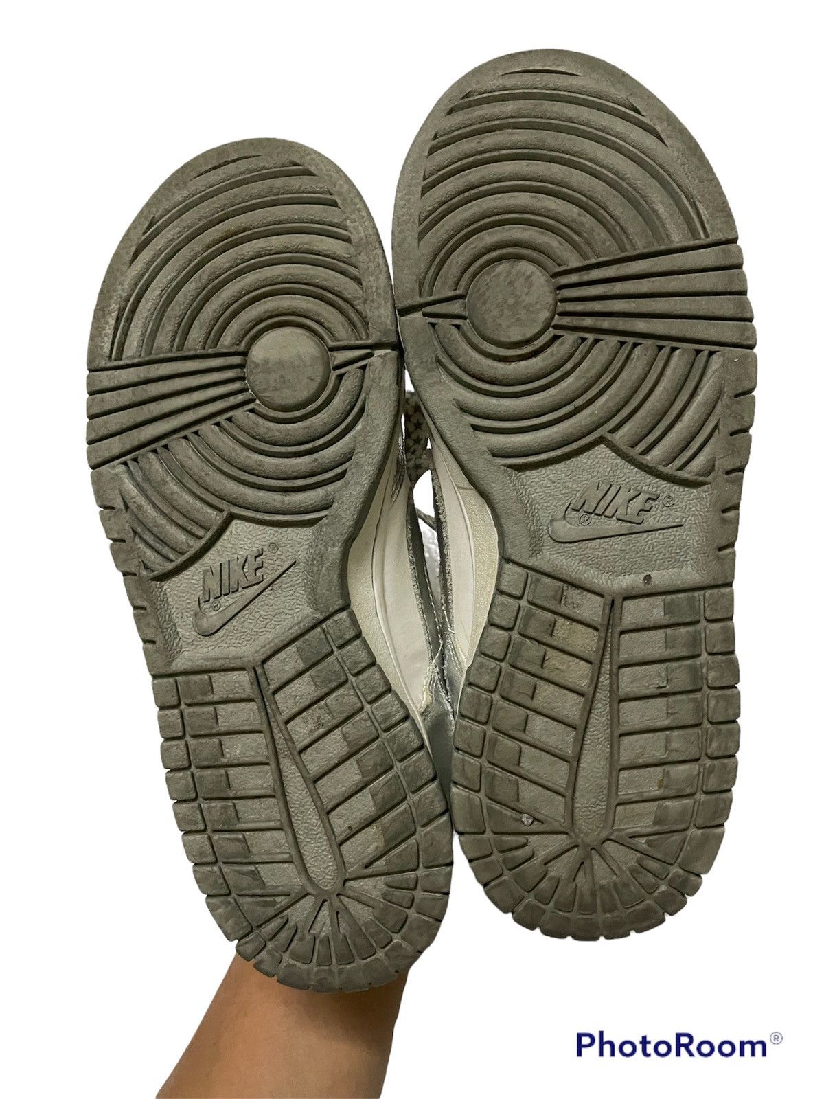 Nike 2010 Nike Dunk Low Metallic Silver No Box Size US 5 / EU 37 - 7 Thumbnail