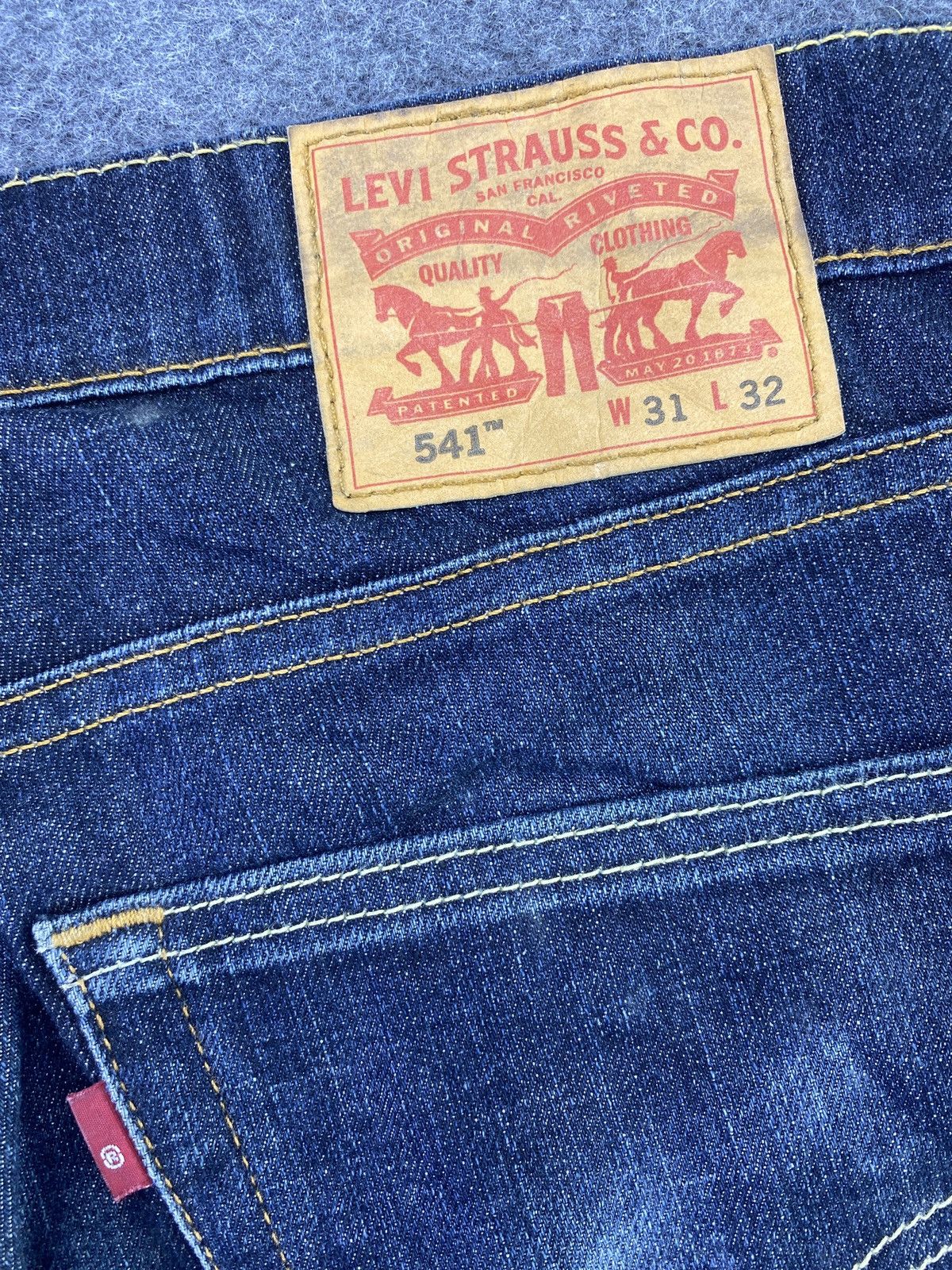 Levi's VINTAGE LEVI'S 541 JEANS - J605 Size US 33 - 8 Thumbnail