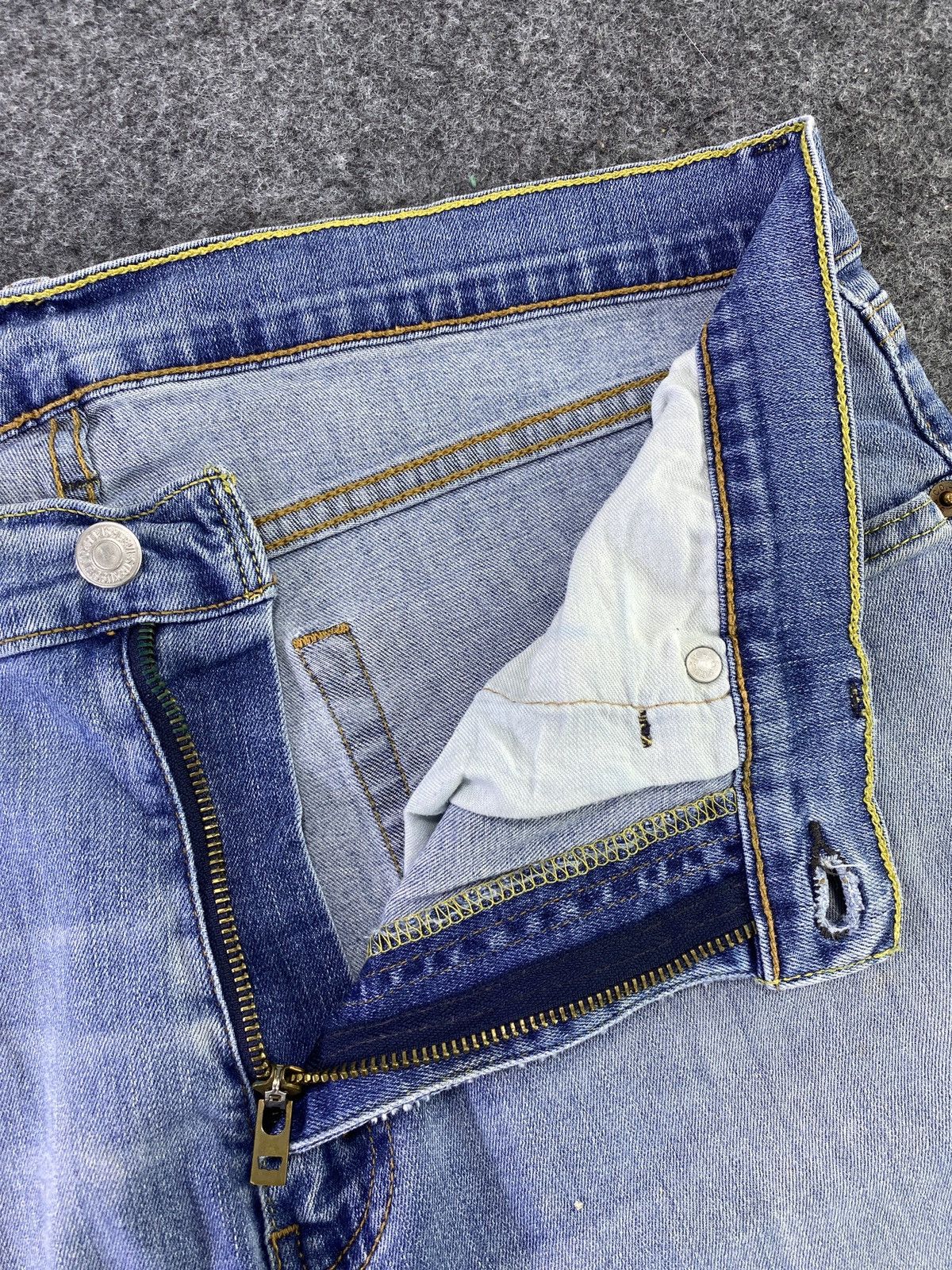 Levi's Vintage Levi's 541 Distress Blue Wash Jeans - J607 Size US 34 / EU 50 - 3 Thumbnail