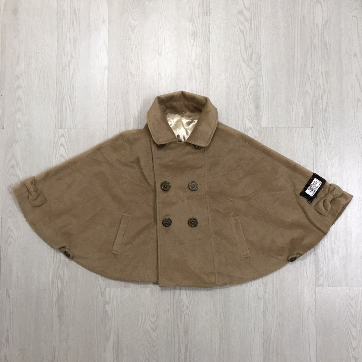 Harris Tweed × Japanese Brand × Vintage Vintage Harris Tweed Ponchos Double Breast Ponchos Size S / US 4 / IT 40 - 1 Thumbnail