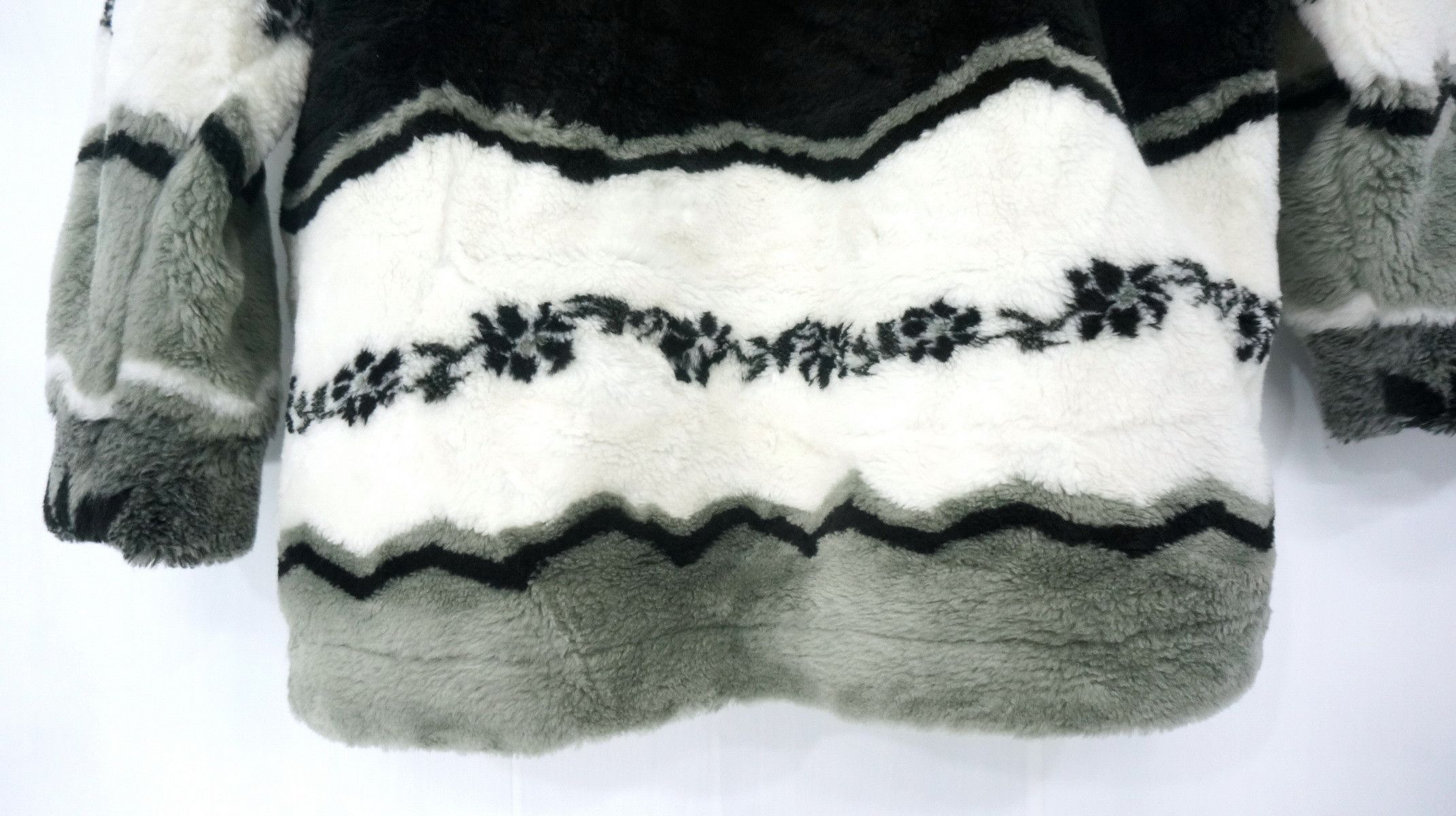 Other Fluffy PIKO Native Faux Fur Fleece Hoodie Jacket ShipDHL Size US M / EU 48-50 / 2 - 10 Thumbnail