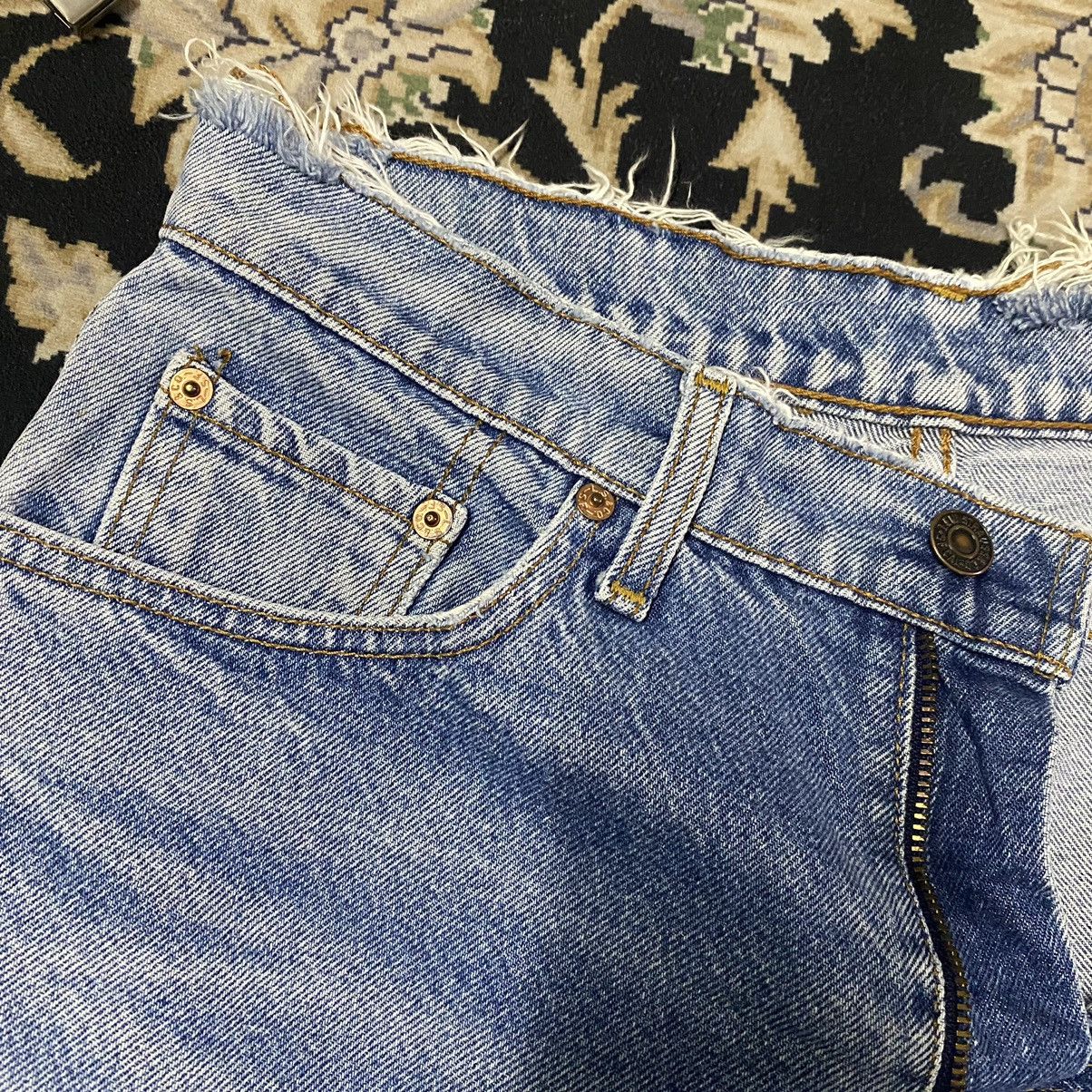 Levi's Vintage Levis 505 Distressed LightWash Jeans 31x30 Size US 31 - 16 Thumbnail
