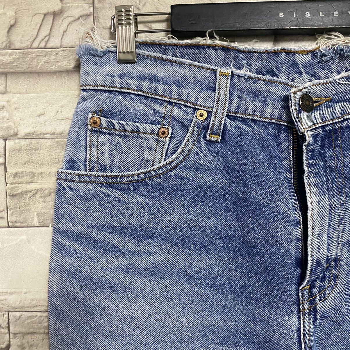 Levi's Vintage Levis 505 Distressed LightWash Jeans 31x30 Size US 31 - 7 Thumbnail