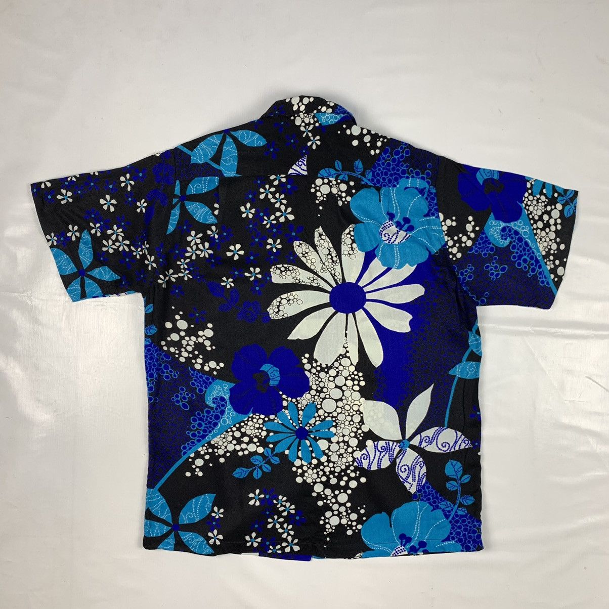 Vintage Vintage Hawaiian Flowers And Flora Design Tshirt Size US L / EU 52-54 / 3 - 6 Thumbnail