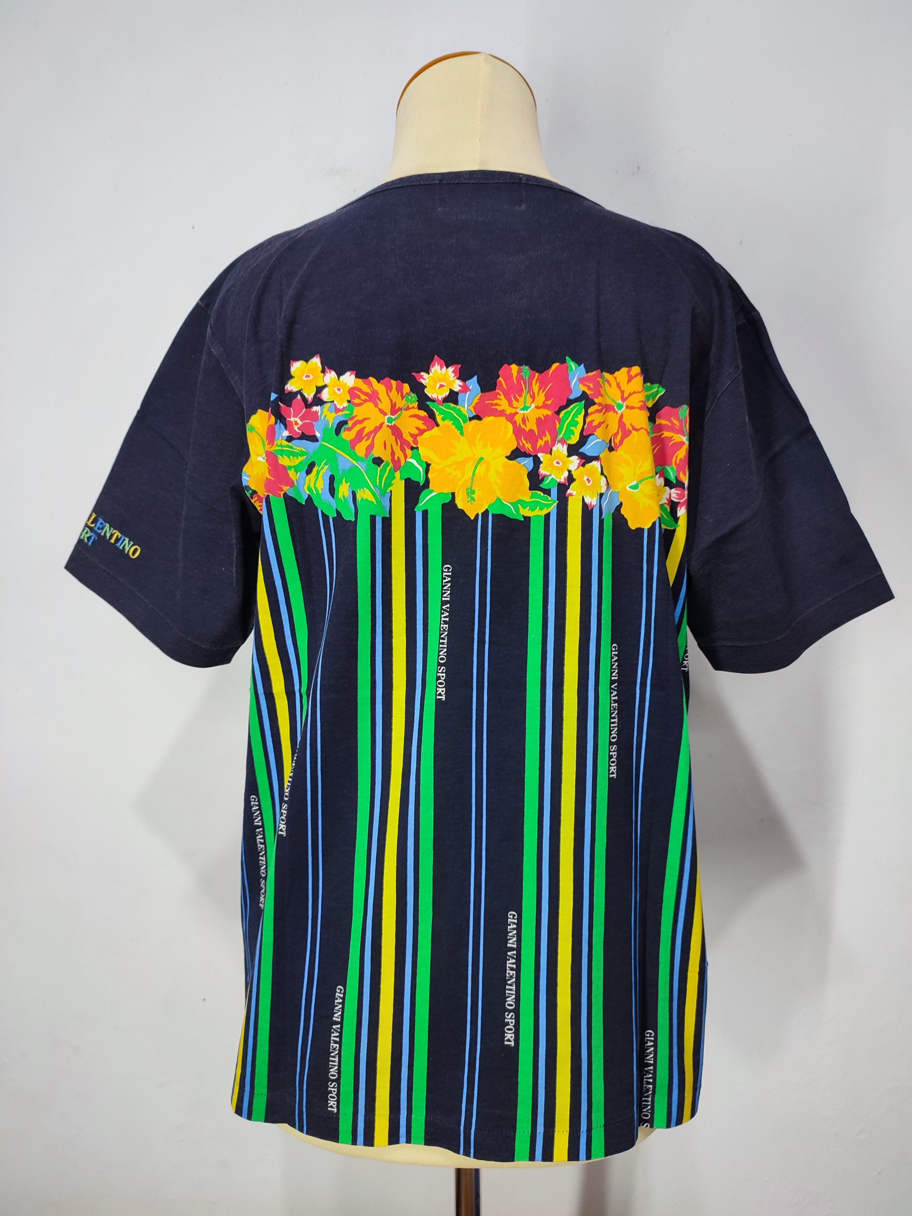 💥 Vtg Gianni Valentino Flowers Multicolour Stripe Tshirt