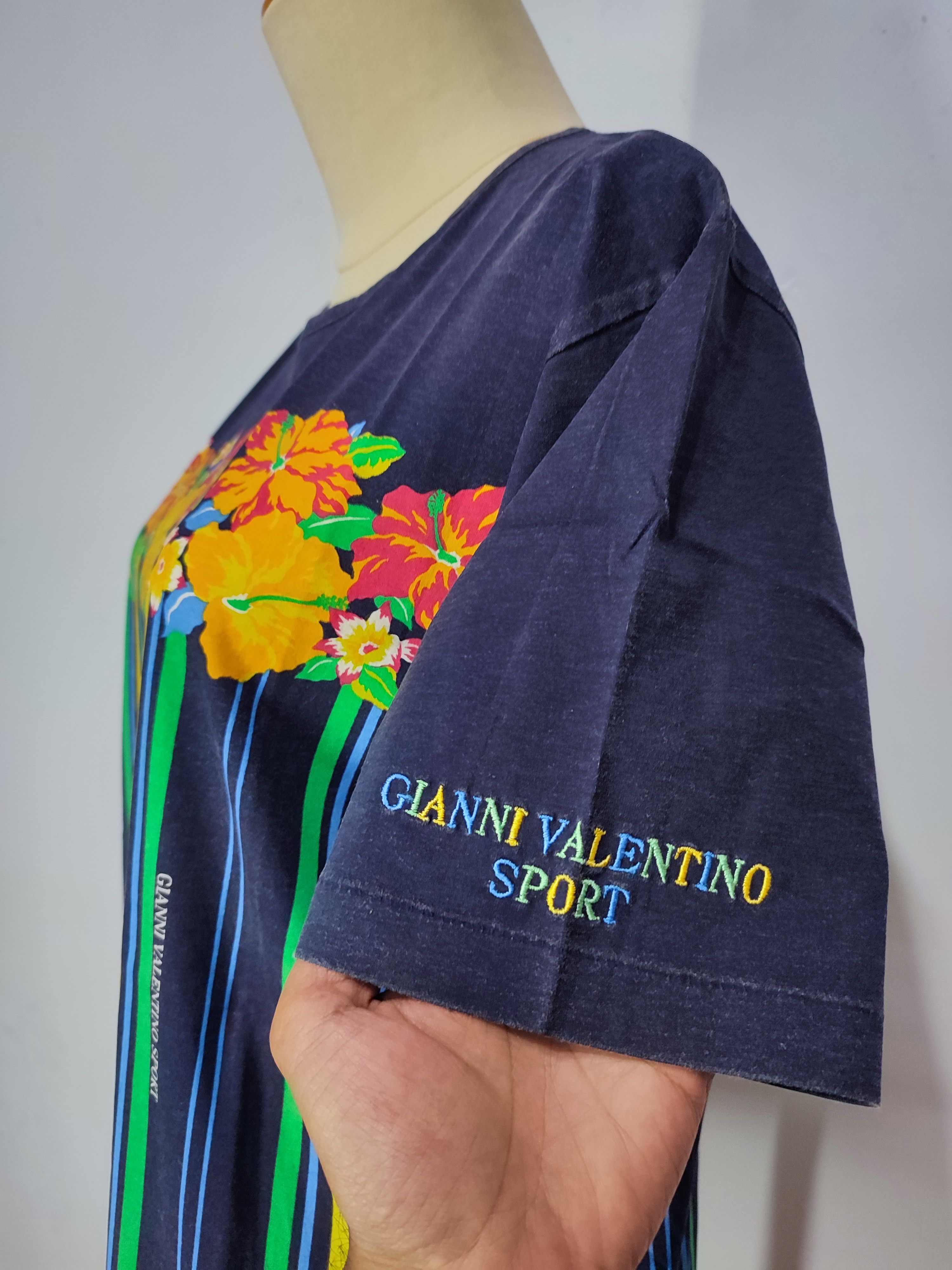 💥 Vtg Gianni Valentino Flowers Multicolour Stripe Tshirt