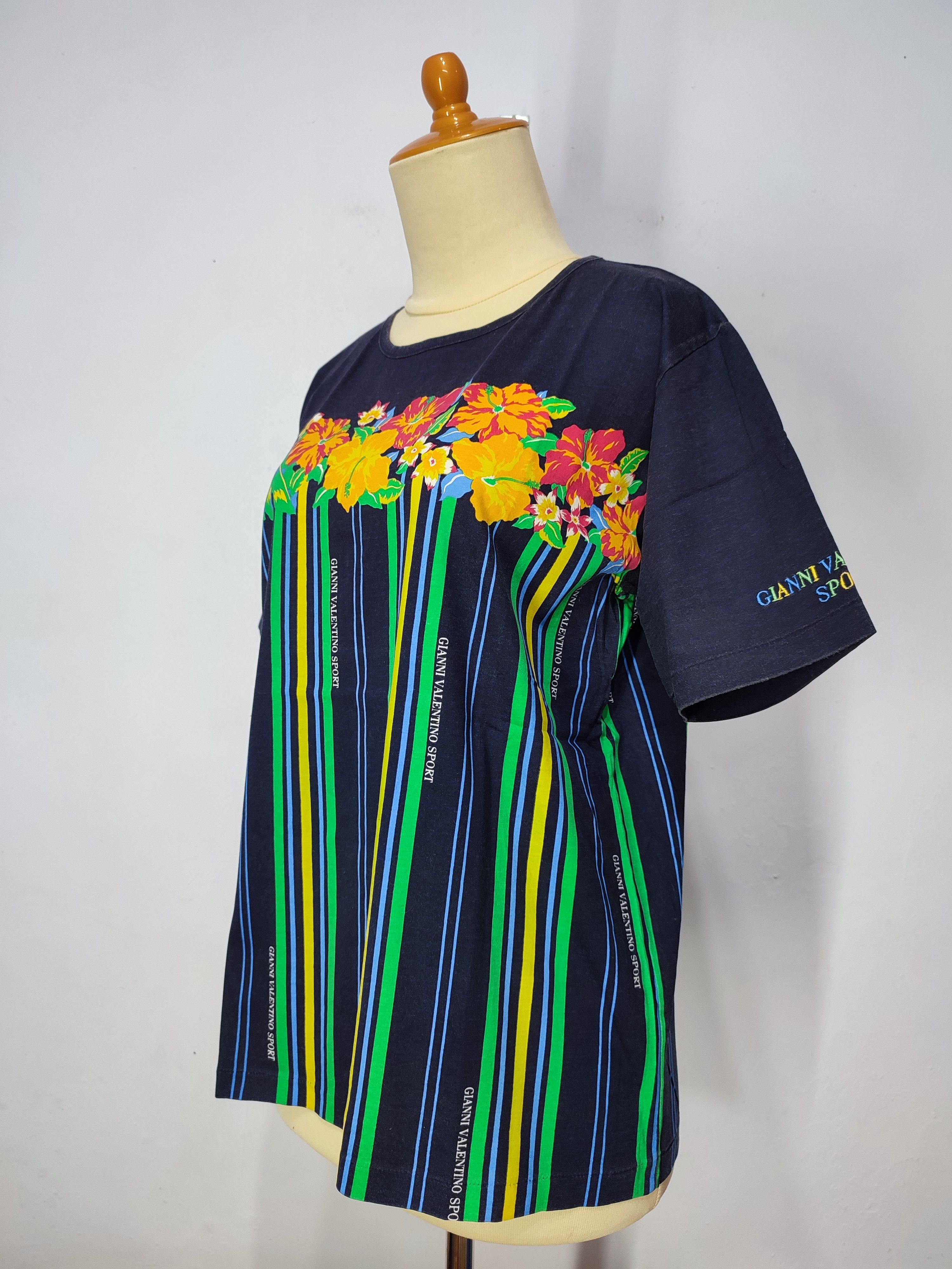 💥 Vtg Gianni Valentino Flowers Multicolour Stripe Tshirt