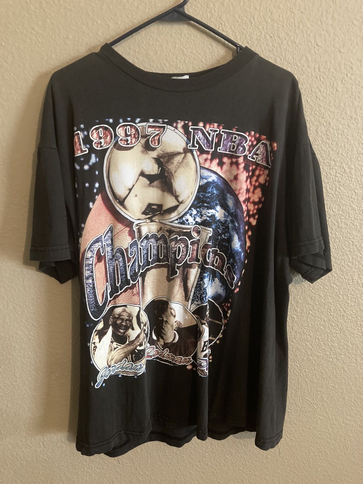 Vintage 1997 Chicago bulls rap tee