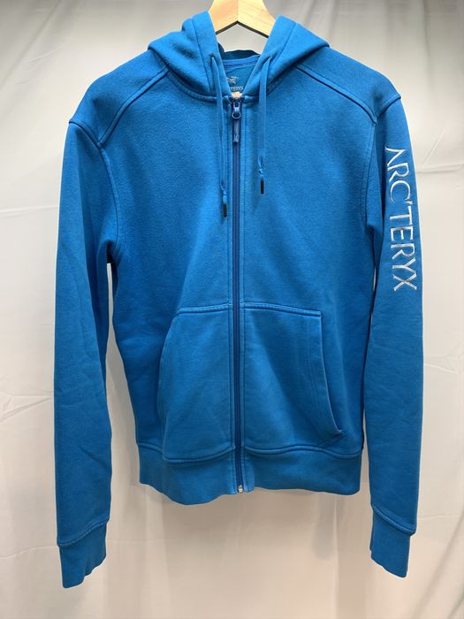 Arcteryx word store on end hoody