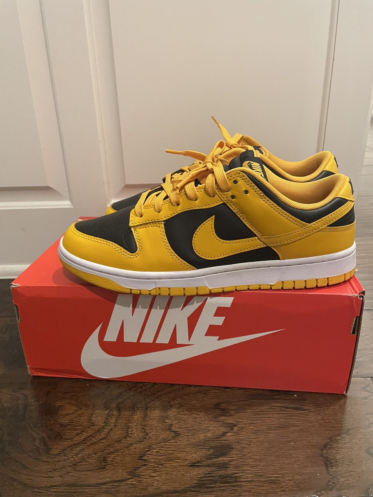 Nike dunk low championship goldenrod