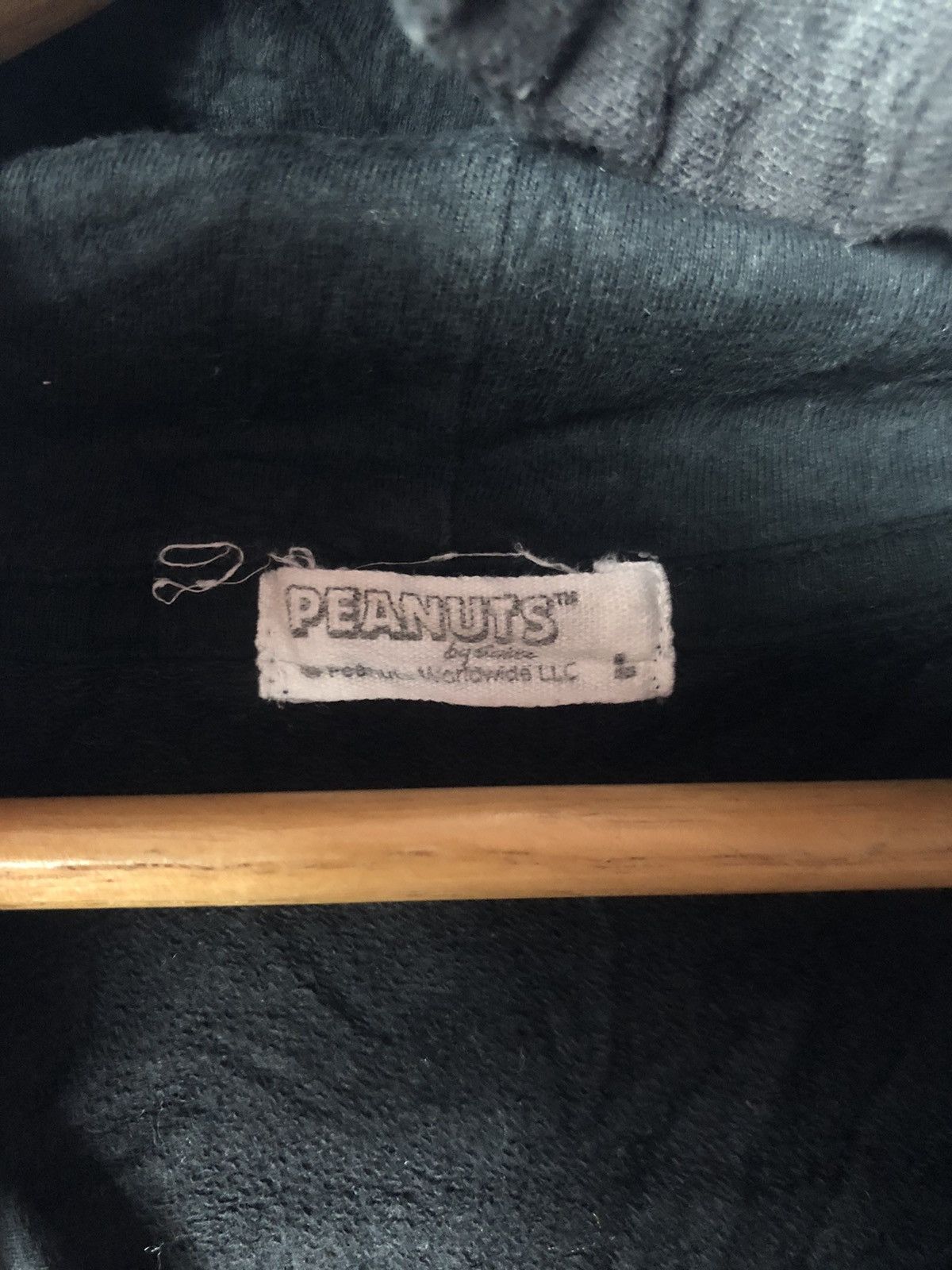 Vintage VINTAGE PEANUTS GANG BLACK HOODIES SWEATSHIRT Size US L / EU 52-54 / 3 - 4 Thumbnail