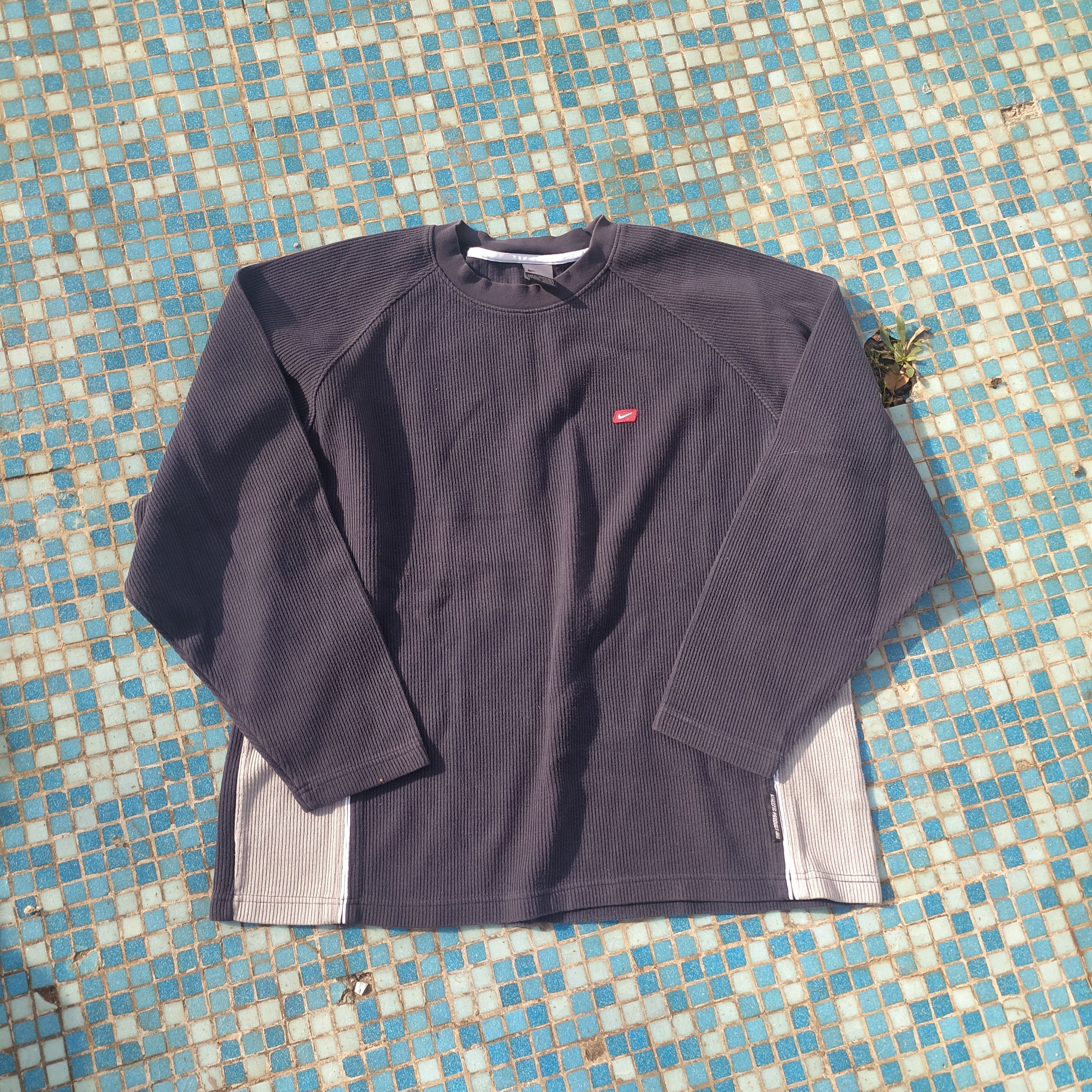 Nike × Vintage Vintage Nike 90s swoosh logo sweatshirt Size US XL / EU 56 / 4 - 1 Thumbnail