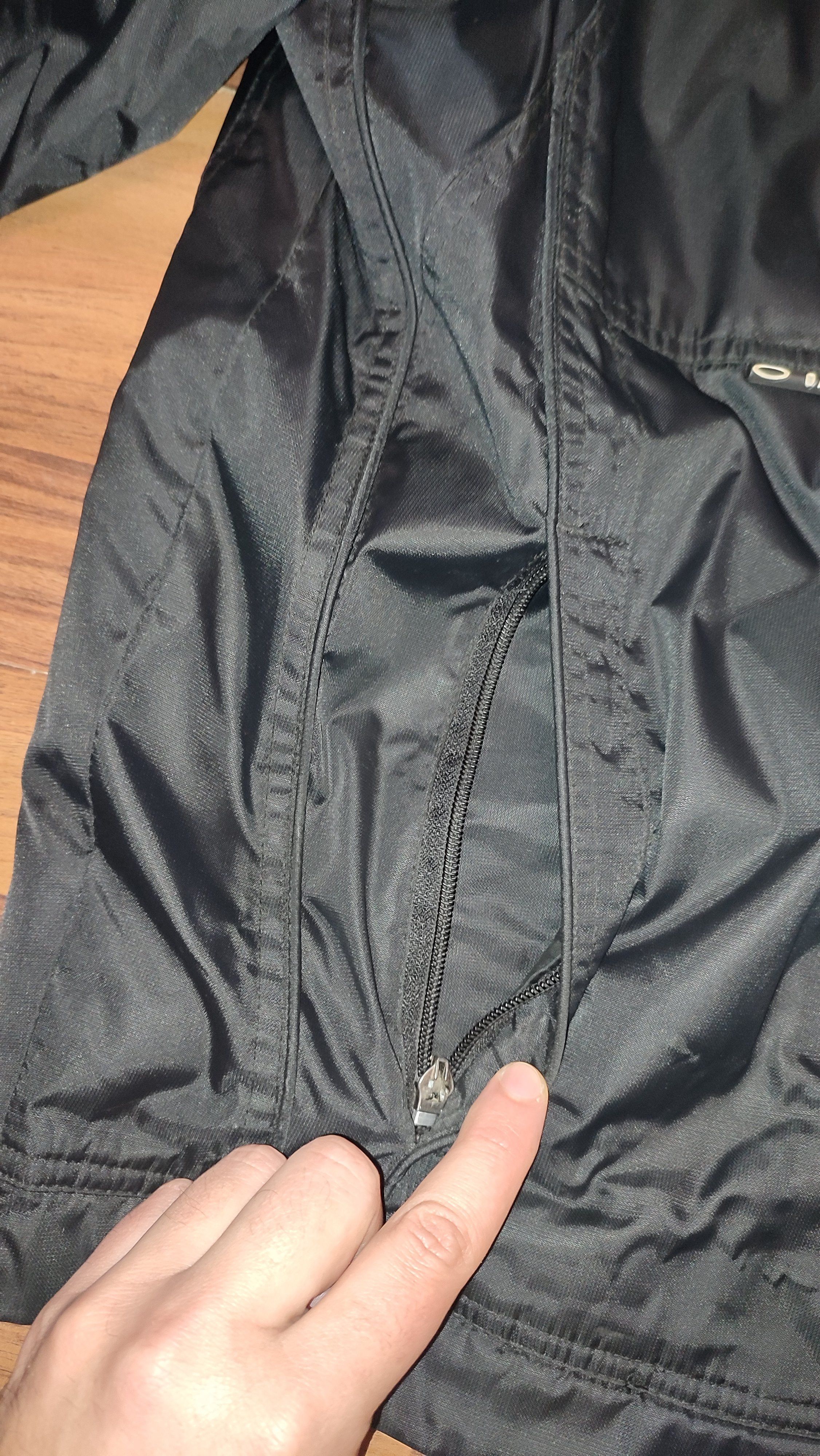 Oakley Vintage Oakley jacket black XL size Size US L / EU 52-54 / 3 - 6 Thumbnail