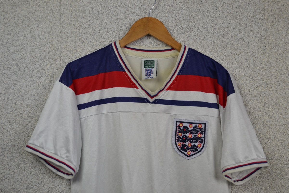 Vintage England 1983 home remake score draw soccer shirt jersey Size US M / EU 48-50 / 2 - 3 Thumbnail