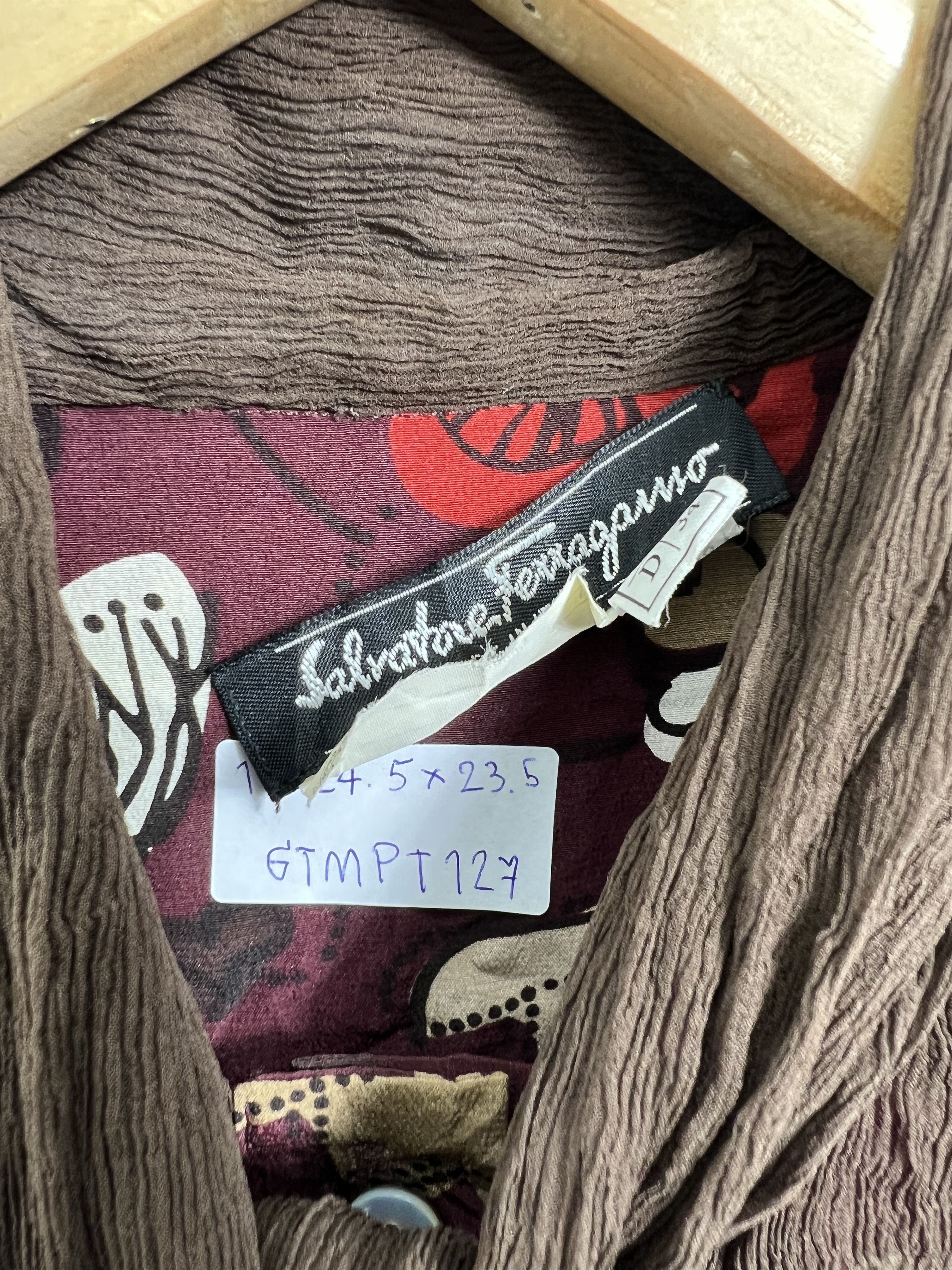 Salvatore Ferragamo Vtg Salvatore Ferragamo Scarfneck Silk Shirt (36) GTMPT127 Size XS / US 0-2 / IT 36-38 - 5 Thumbnail