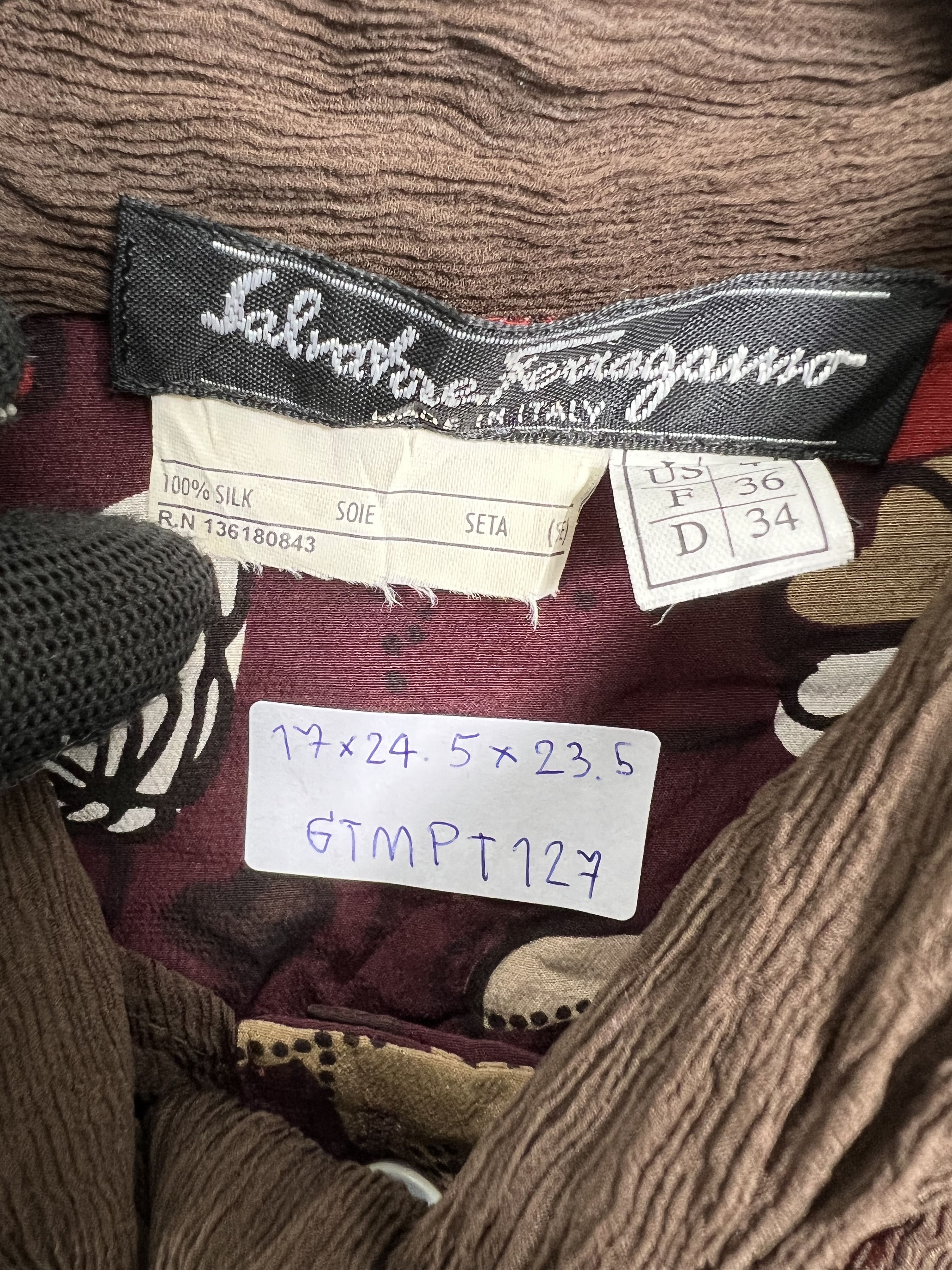 Salvatore Ferragamo Vtg Salvatore Ferragamo Scarfneck Silk Shirt (36) GTMPT127 Size XS / US 0-2 / IT 36-38 - 2 Thumbnail