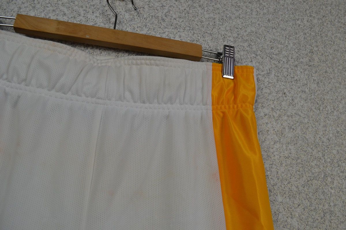 Champion Vintage LA LOS Angeles Lakers shorts champion NBA basketball Size US 32 / EU 48 - 8 Thumbnail