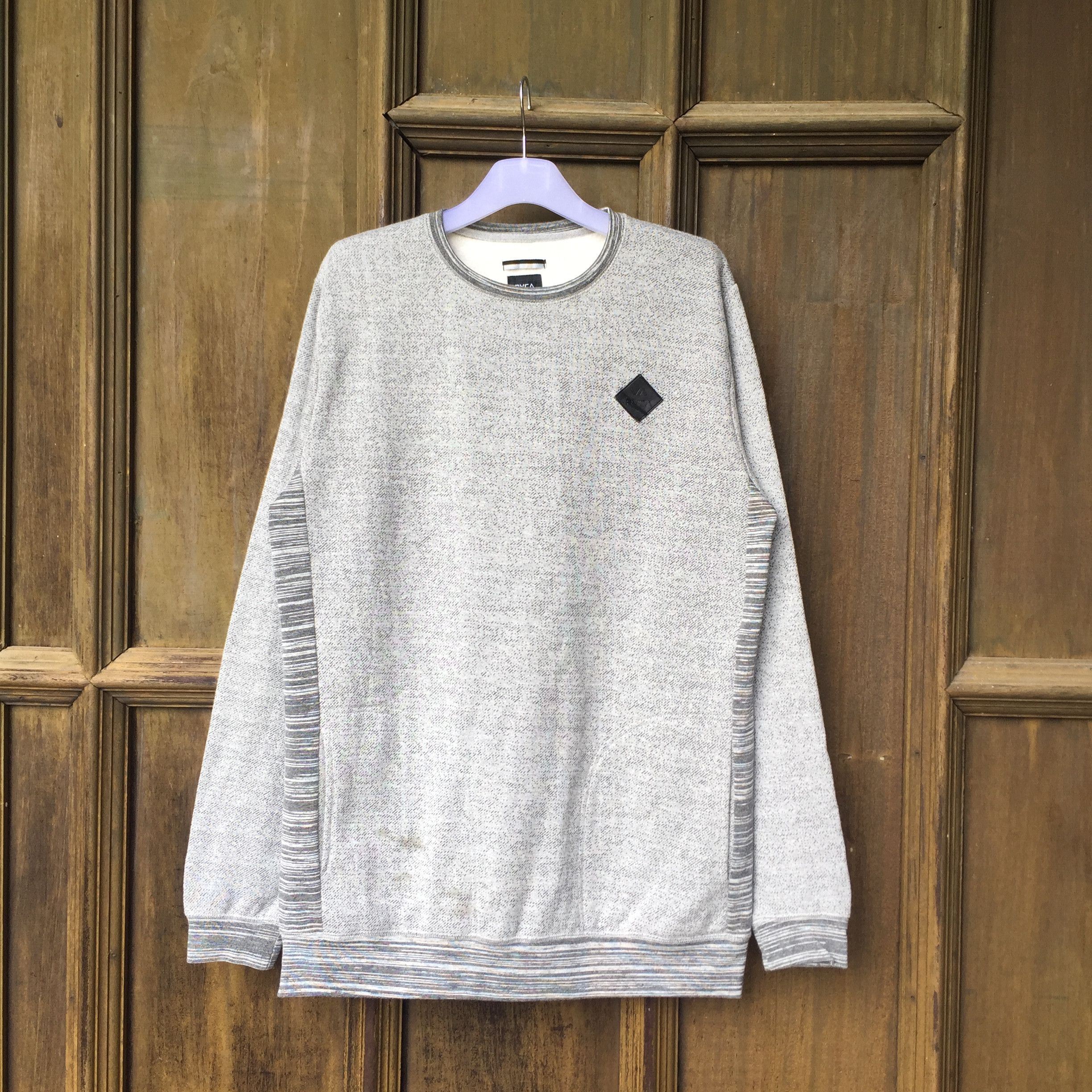 RVCA RVCA sweatshirt small logo.. nice design... grey color.. Size US L / EU 52-54 / 3 - 1 Thumbnail