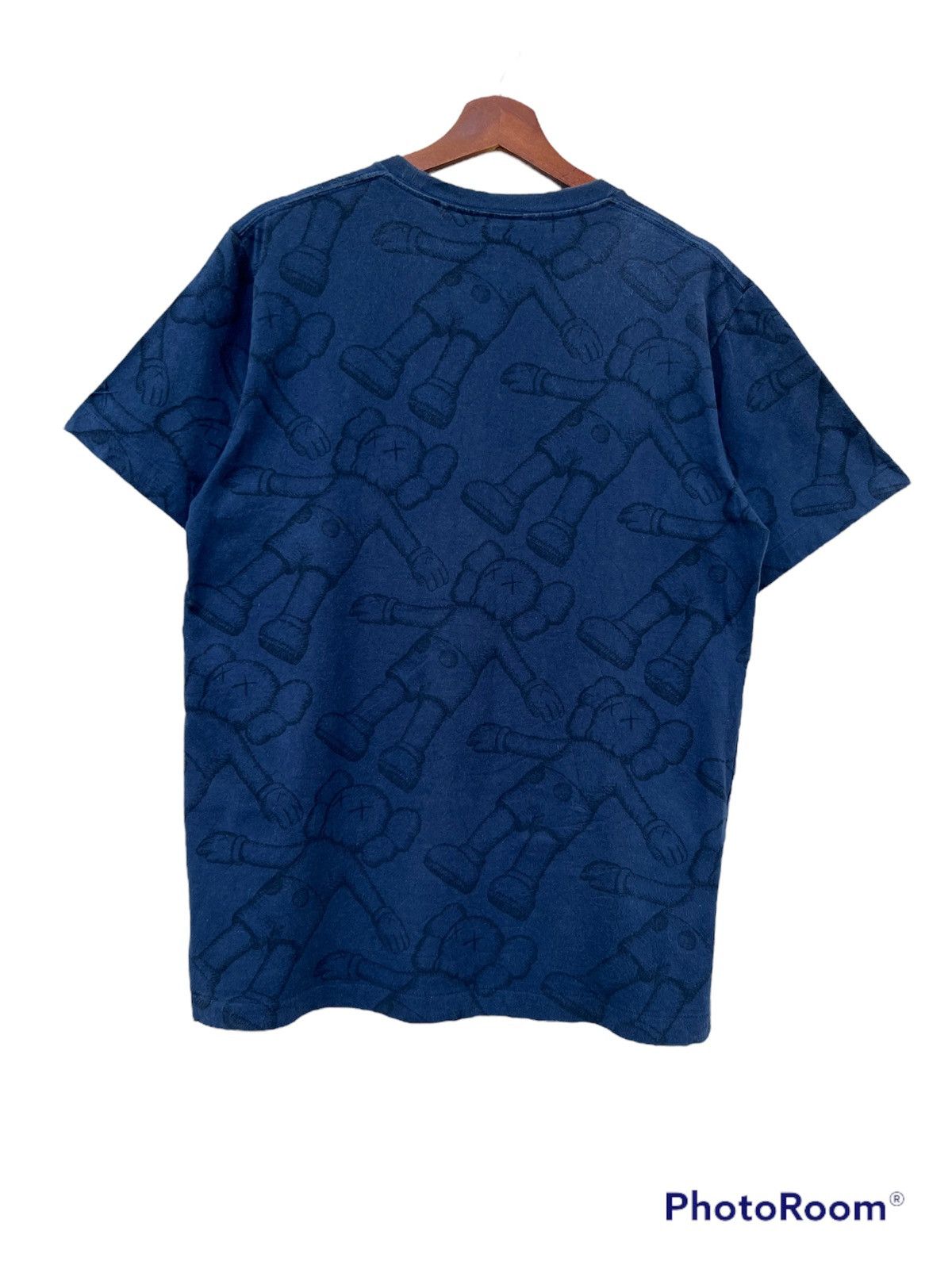 Kaws × Uniqlo Kaws Full Print Shirt Size US M / EU 48-50 / 2 - 6 Thumbnail