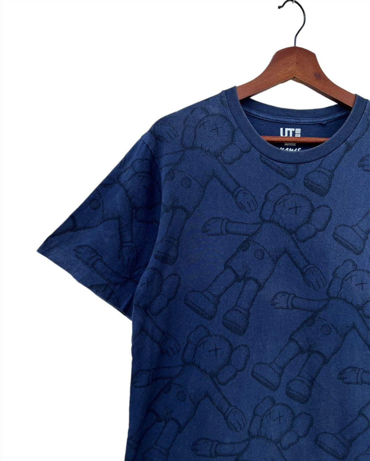 Kaws × Uniqlo Kaws Full Print Shirt Size US M / EU 48-50 / 2 - 2 Thumbnail
