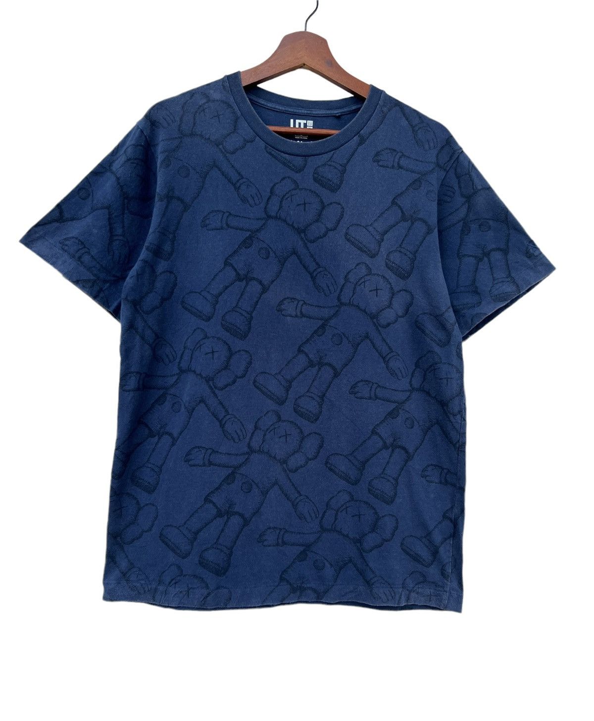 Kaws × Uniqlo Kaws Full Print Shirt Size US M / EU 48-50 / 2 - 1 Thumbnail